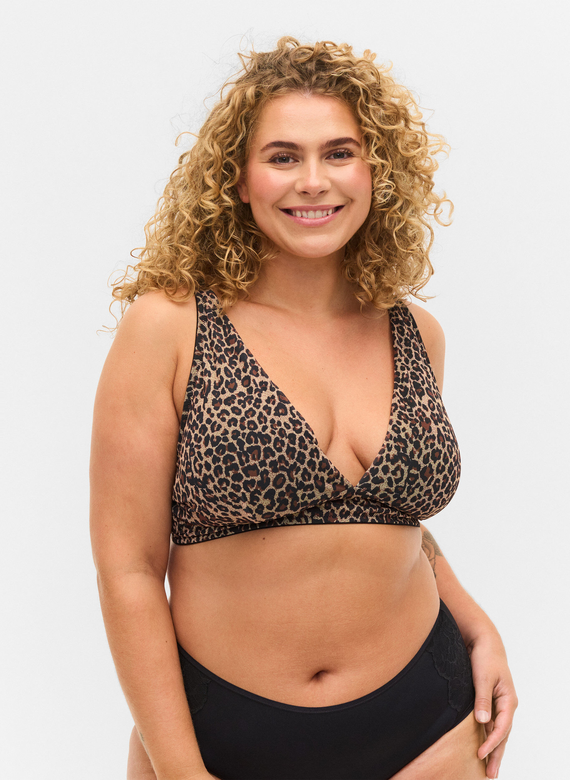 Zizzi BH mit herausnehmbaren Pads, Black Leo AOP, Model image number 0