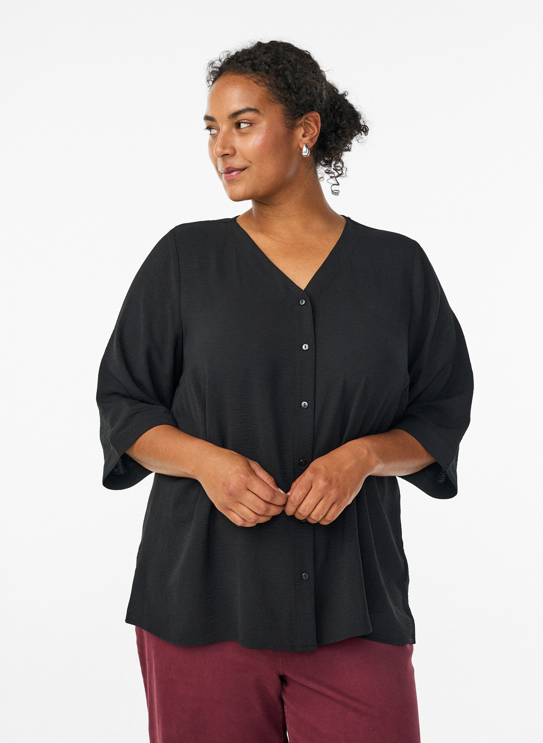 Zizzi Bluse mit V-Ausschnitt und 3/4-&Auml;rmeln, Schwarz, Model image number 0