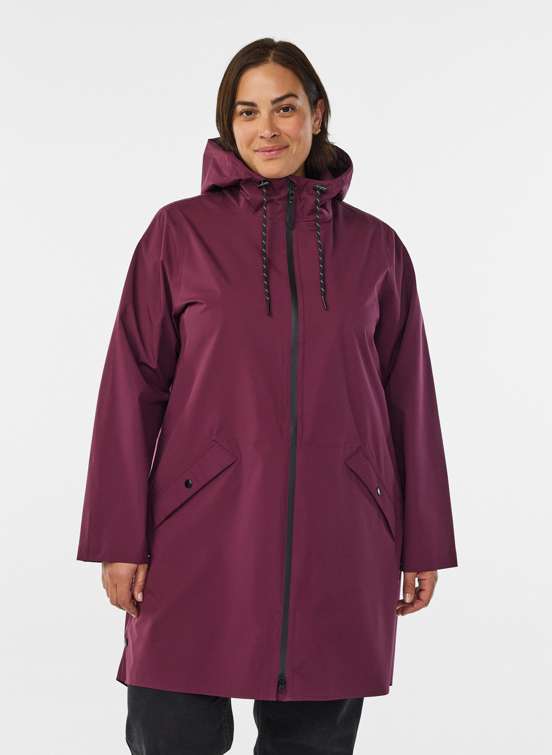 ZizziRegenjacke mit Taschen und Kapuze., Dunkles Bordeaux, Model image number 0