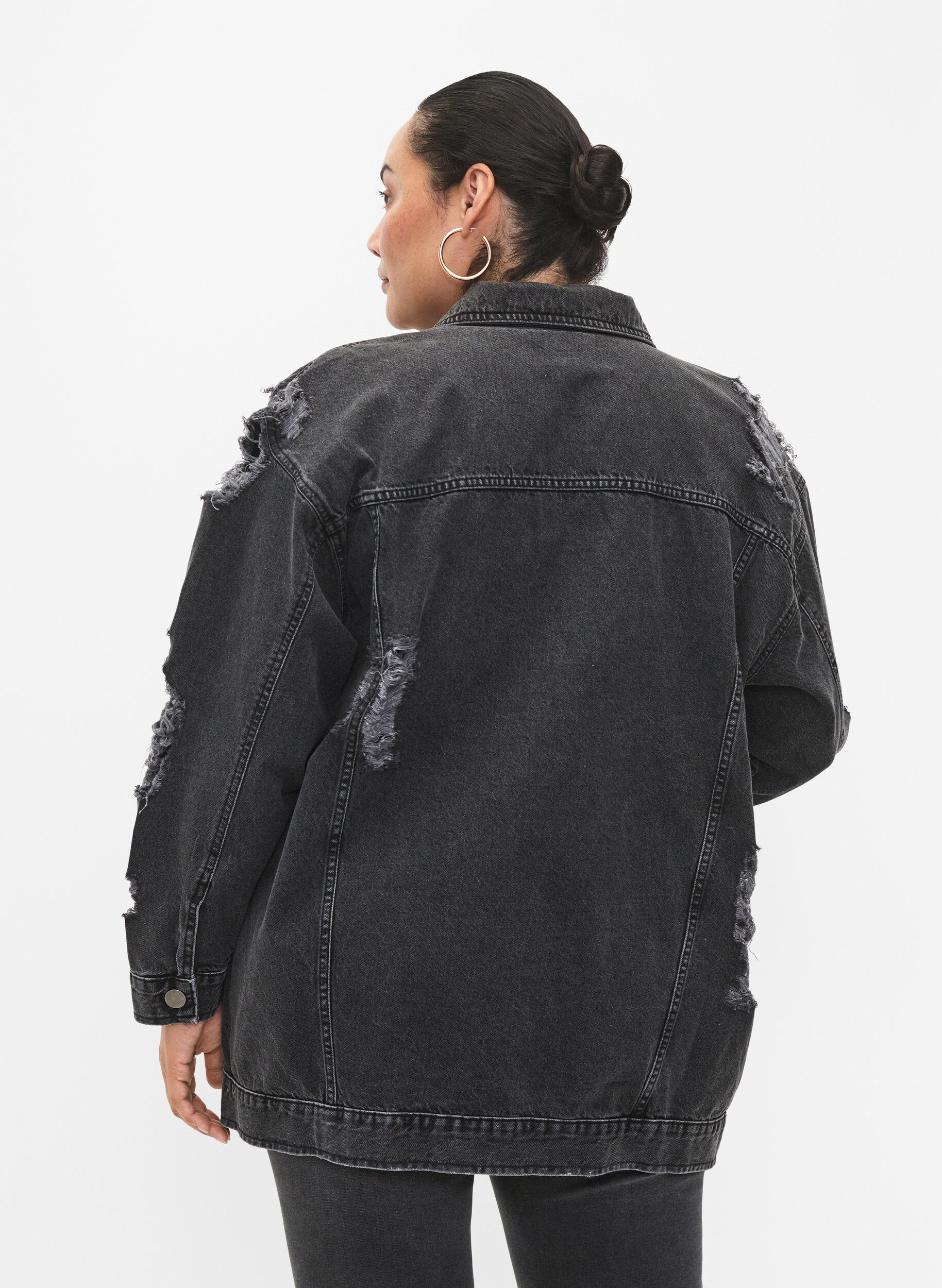 Zizzi Locker sitzende Jeansjacke mit Abnutzungsdetails, Dark Grey Denim, Model image number 1