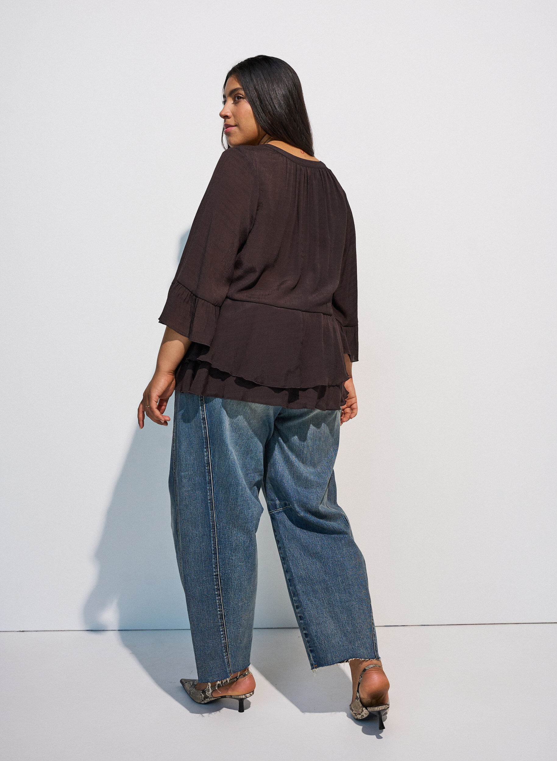 ZizziBluse mit 3/4-&Auml;rmeln und R&uuml;schendetails, Braun, Model image number 2