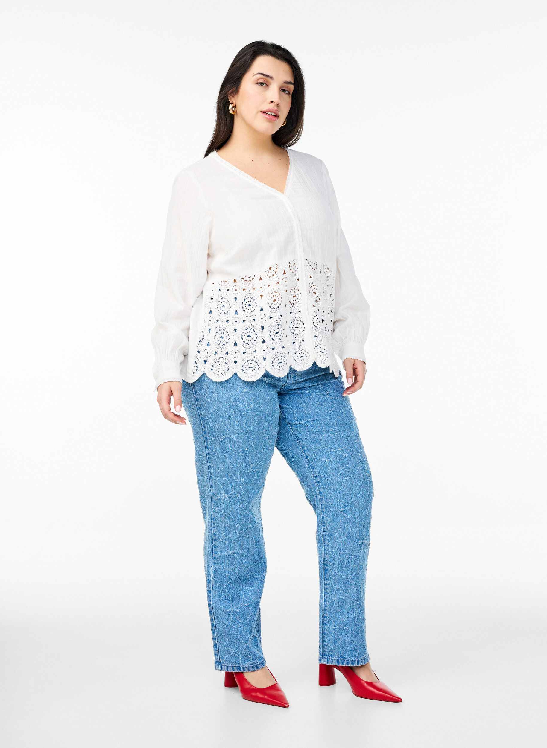 Zizzi Baumwoll-Musselinbluse mit H&auml;keldetails, Vanille, Model image number 1