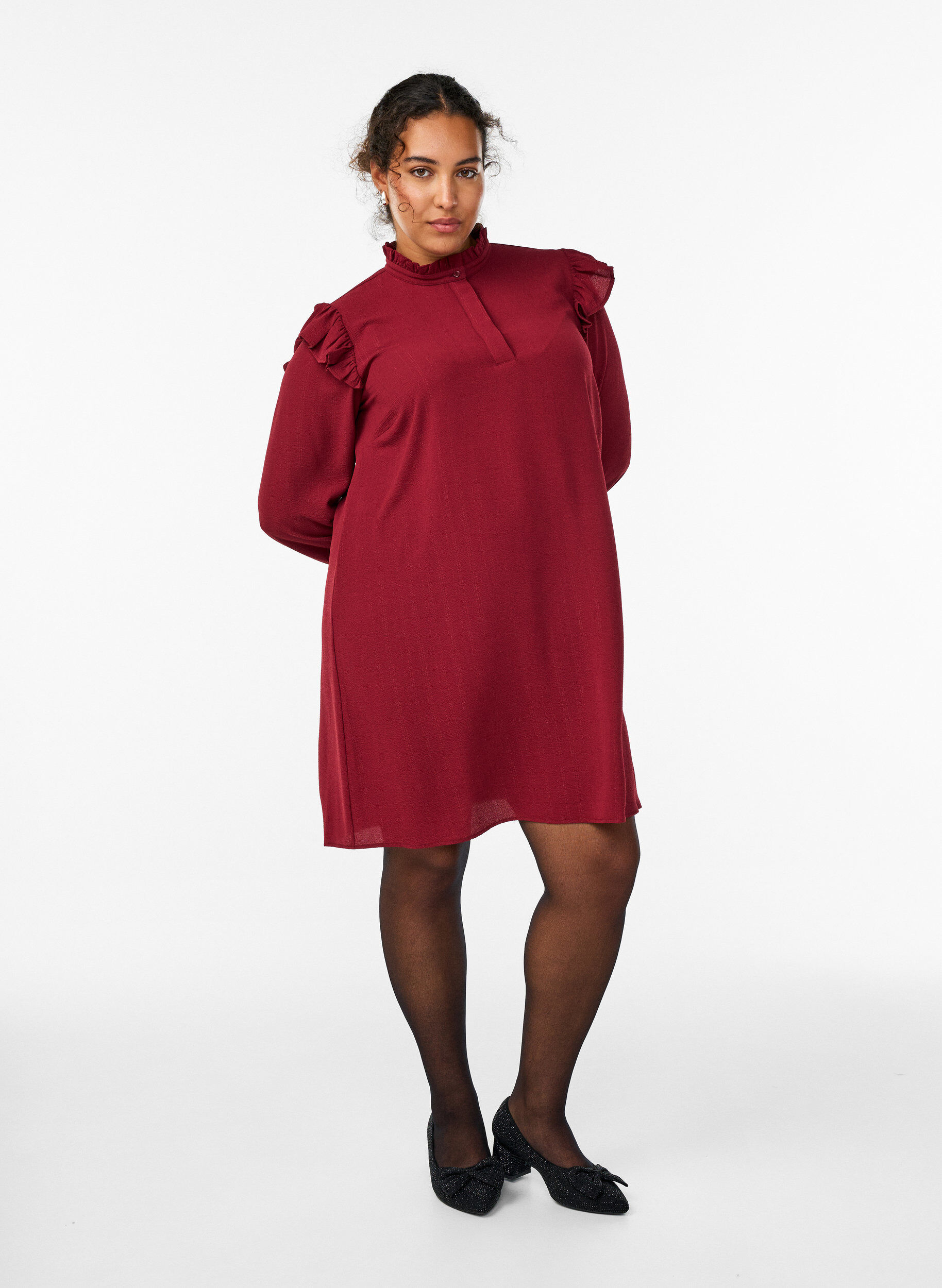 Zizzi Kurzes Kleid mit R&uuml;schen und Glitzer , Dunkles Bordeaux, Model image number 1