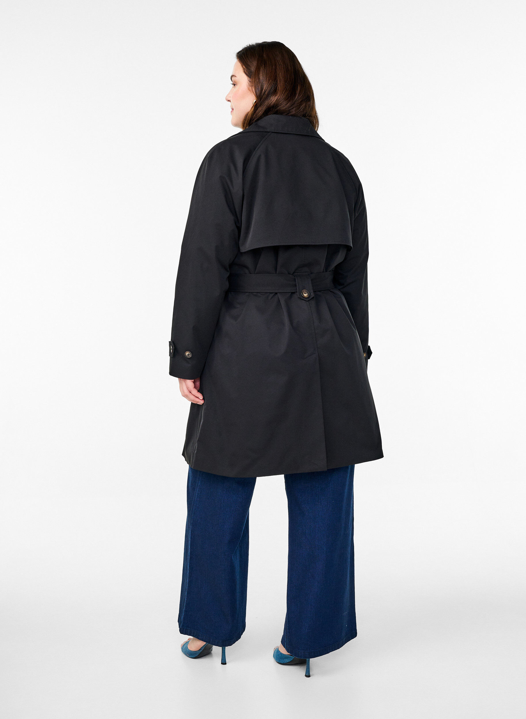 Zizzi Trenchcoat in Midi-L&auml;nge mit G&uuml;rtel, Black, Model image number 1