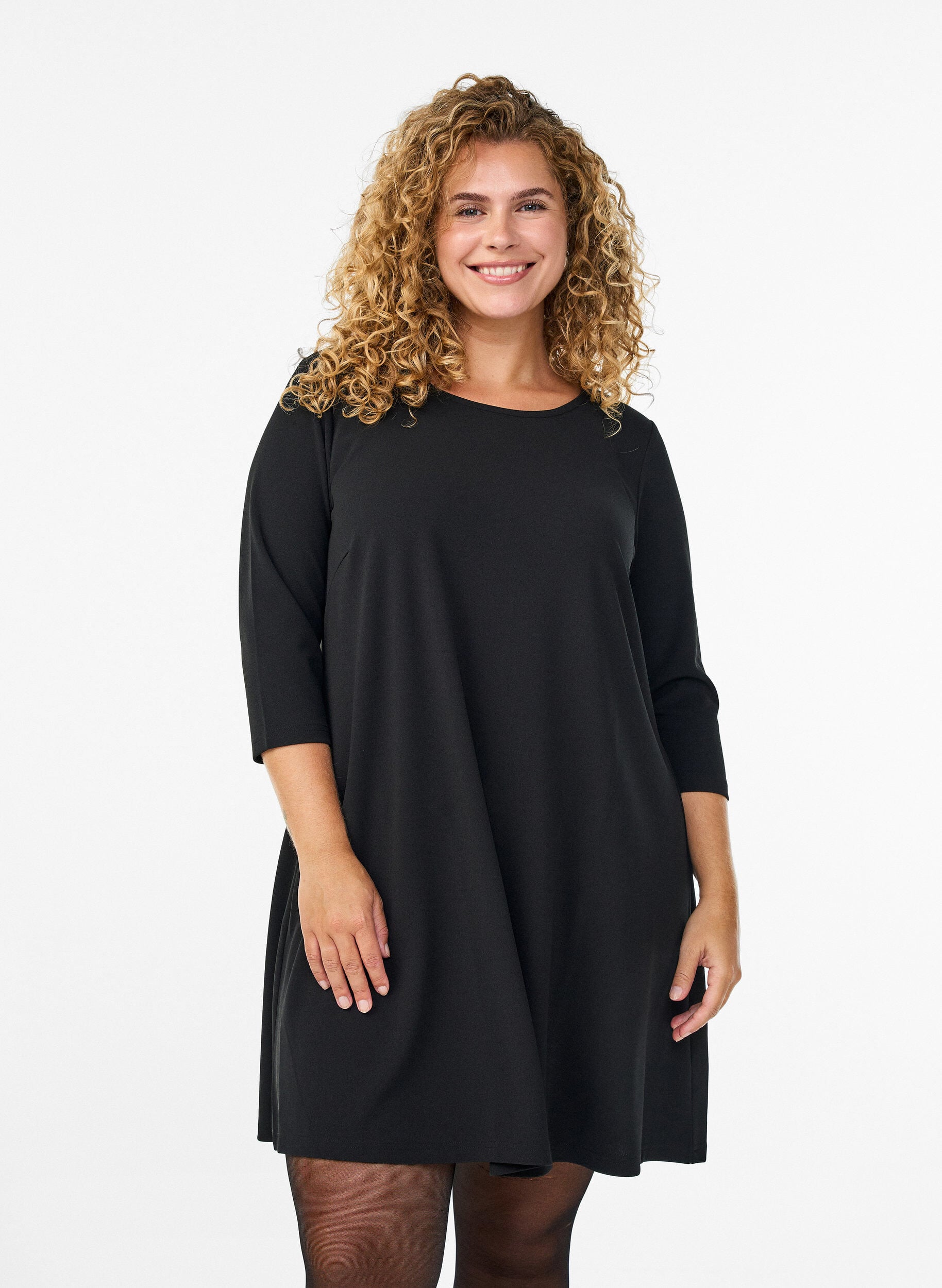Kurz geschnittenes A-Linien Kleid aus Webstoff mit 3/4 &Auml;rmeln, Schwarz, Model