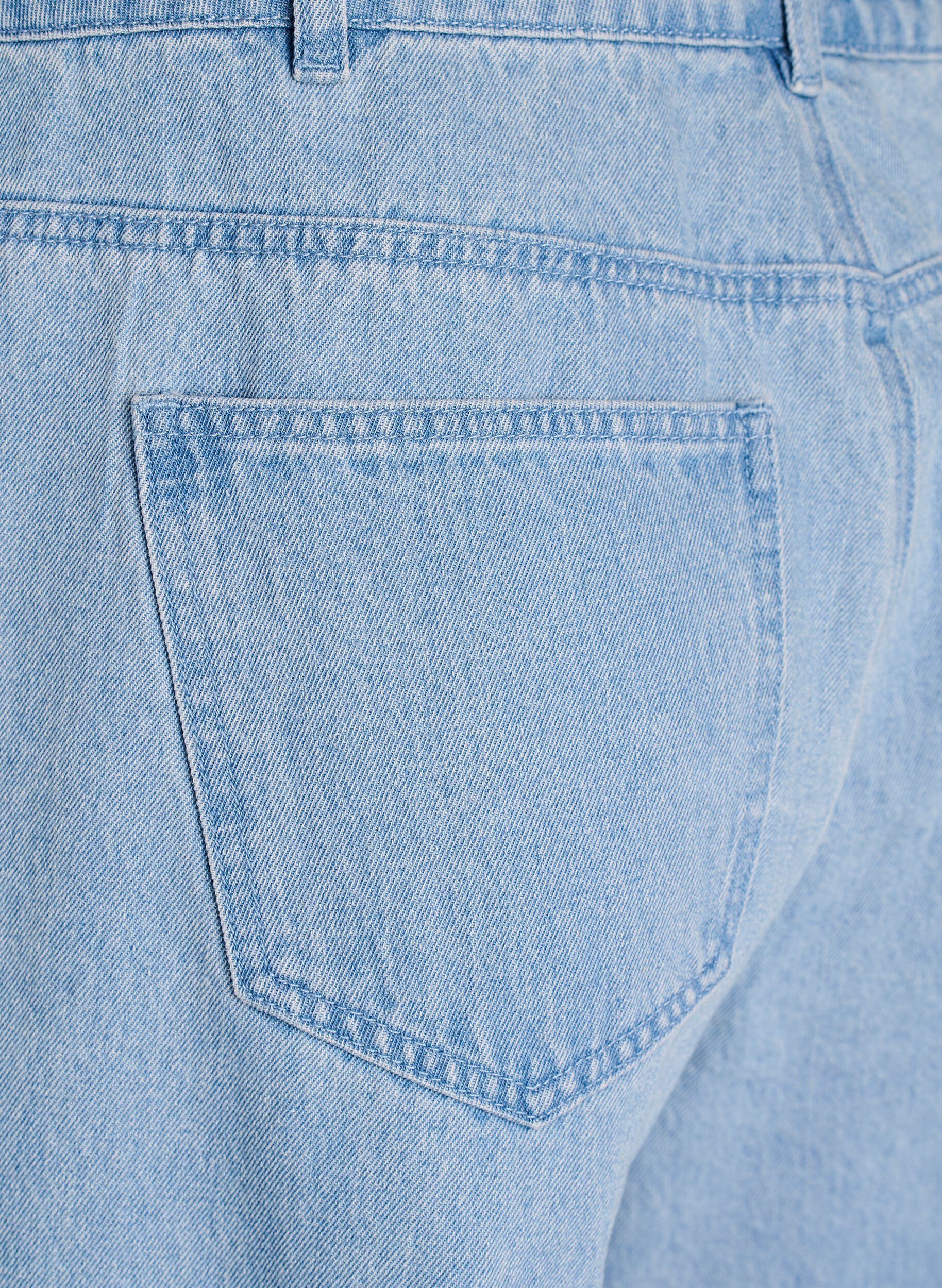 Zizzi Myra Jeans mit weiter Passform und Blumendetails, Blau, Packshot image number 4
