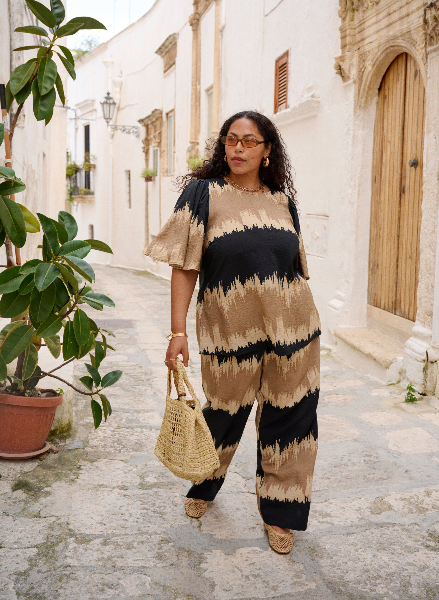 Zizzi Lockere Hose mit Grafikdruck, Schwarz, Image image number 0