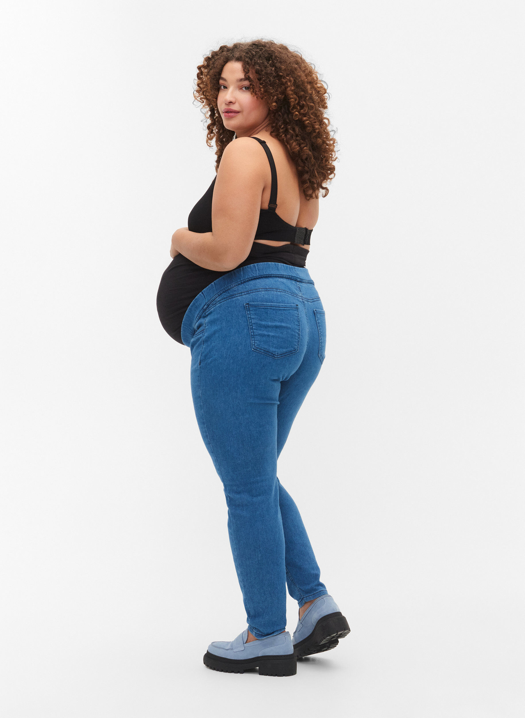 Zizzi Umstands-Jeggings mit Taschen hinten, Blue denim, Model image number 1
