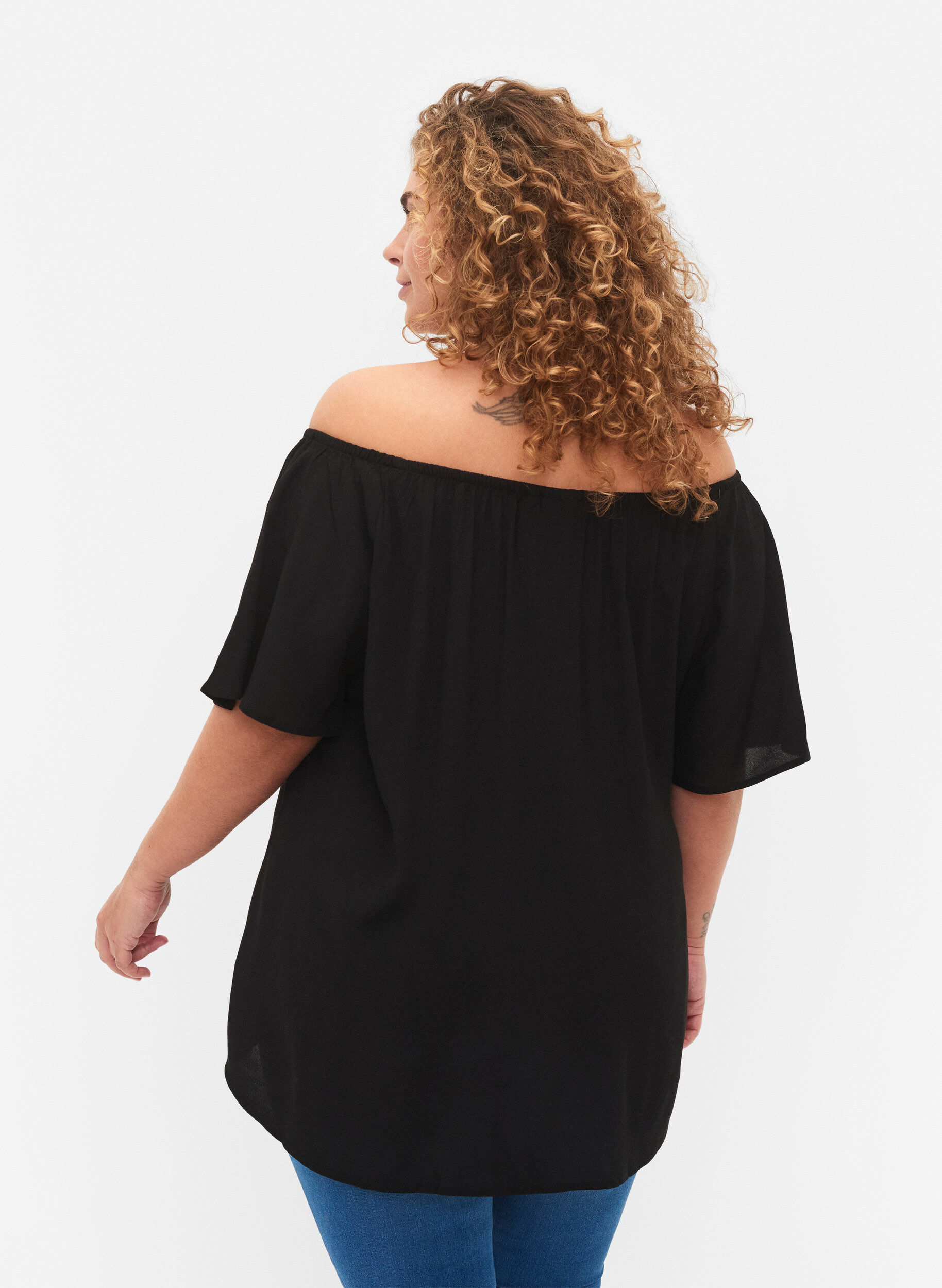 Zizzi Einfarbige Bluse aus Viskose mit kurzen &Auml;rmeln, Black, Model image number 1