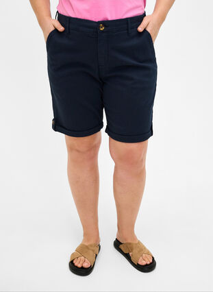 Kurze Hosen im Chino-Stil mit Taschen, Navy Blazer, Model image number 2