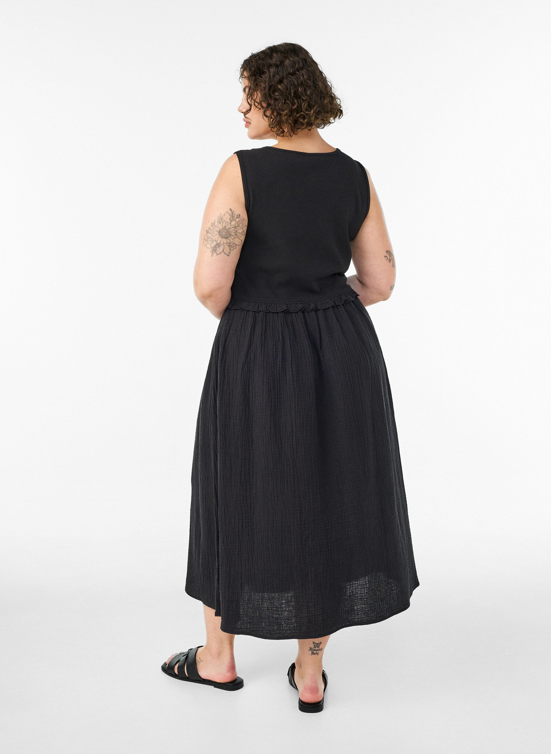 Zizzi&Auml;rmelloses Midikleid aus Baumwolle mit Ripp und Musselin, Schwarz, Model image number 1