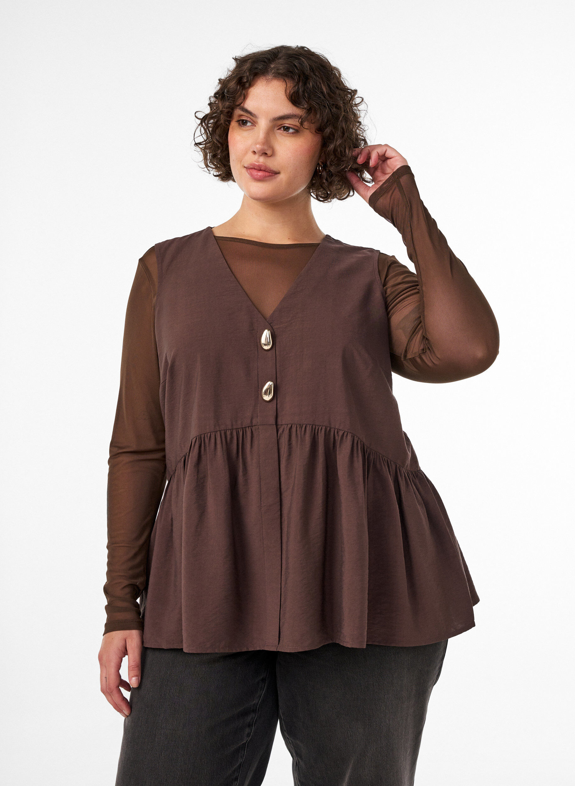 &Auml;rmellose Sch&ouml;&szlig;chenbluse mit dekorativen Kn&ouml;pfen, Braun, Model