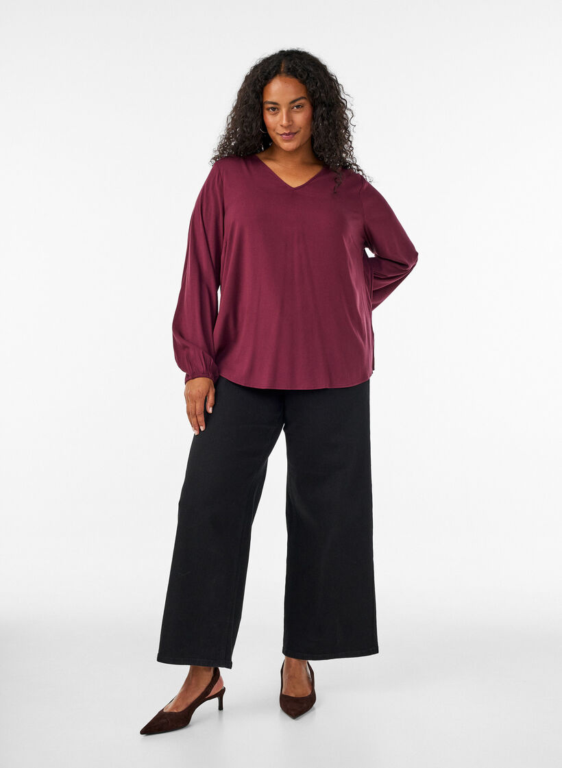 Bluse aus Viskose mit V-Ausschnitt und abgerundetem Saum, Rot, Model image number 1