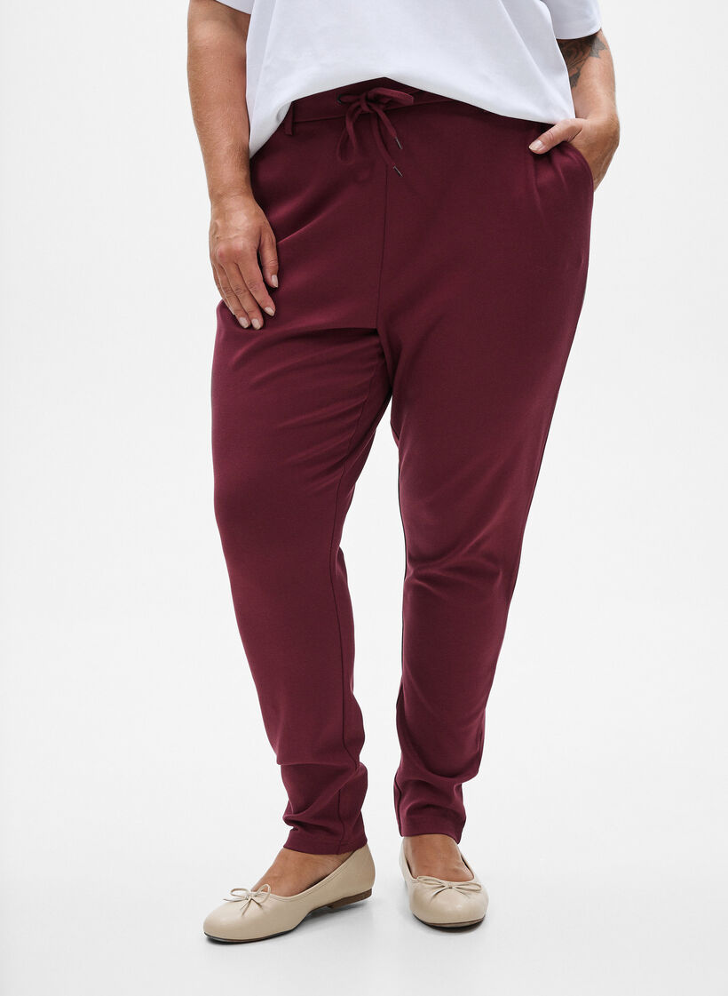 Gek&uuml;rzte Maddison Hose, Dunkles Bordeaux, Model image number 3