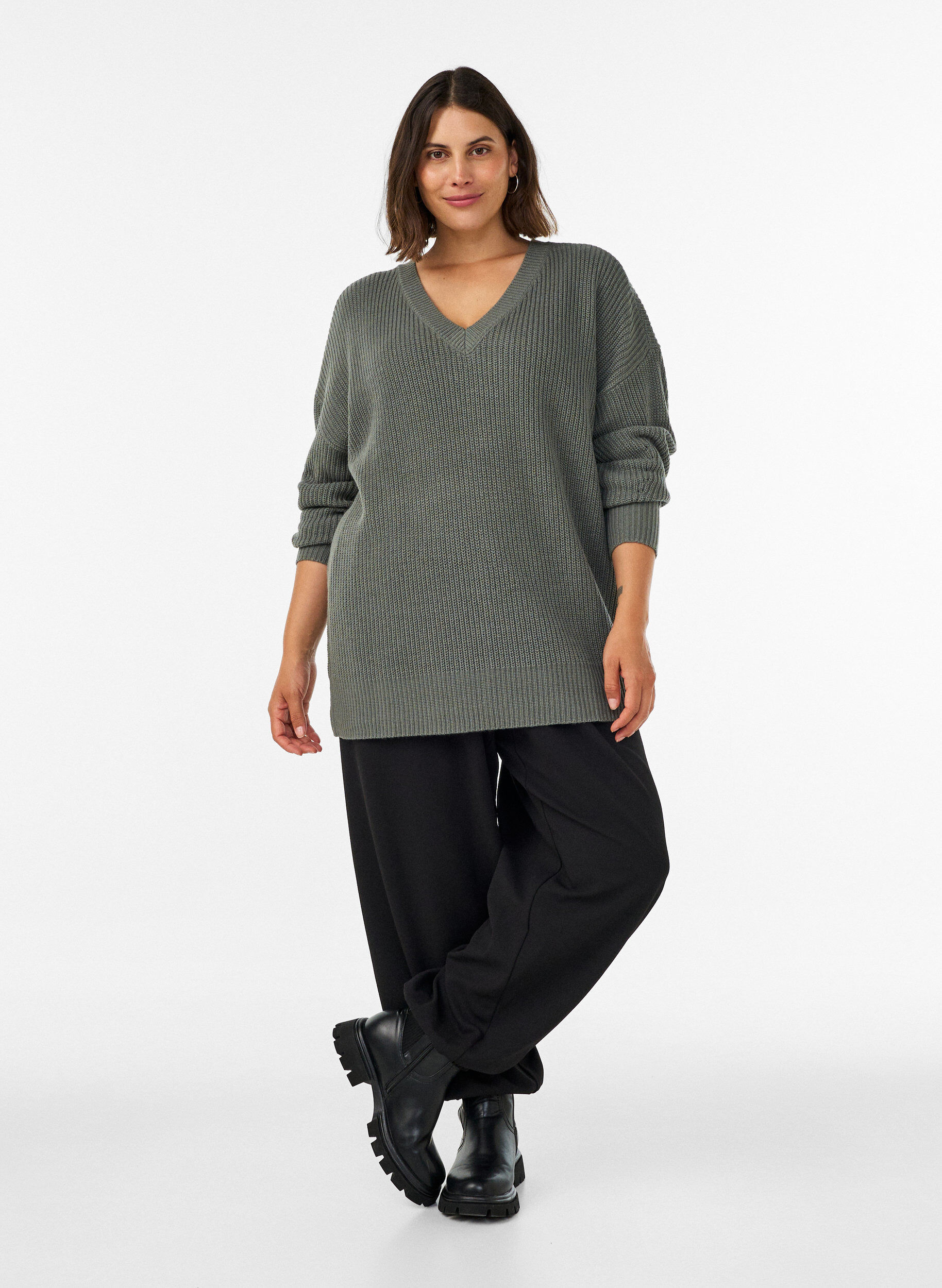 ZizziLange Rippstrickbluse mit V-Ausschnitt, Gr&uuml;n, Model image number 1