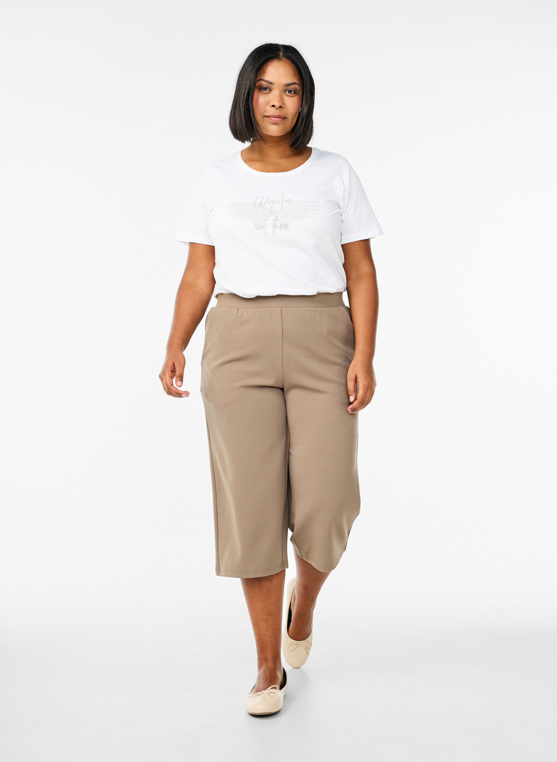 Zizzi Hochtaillierte Knickerbocker mit lockerem Schnitt, Braun, Model image number 0