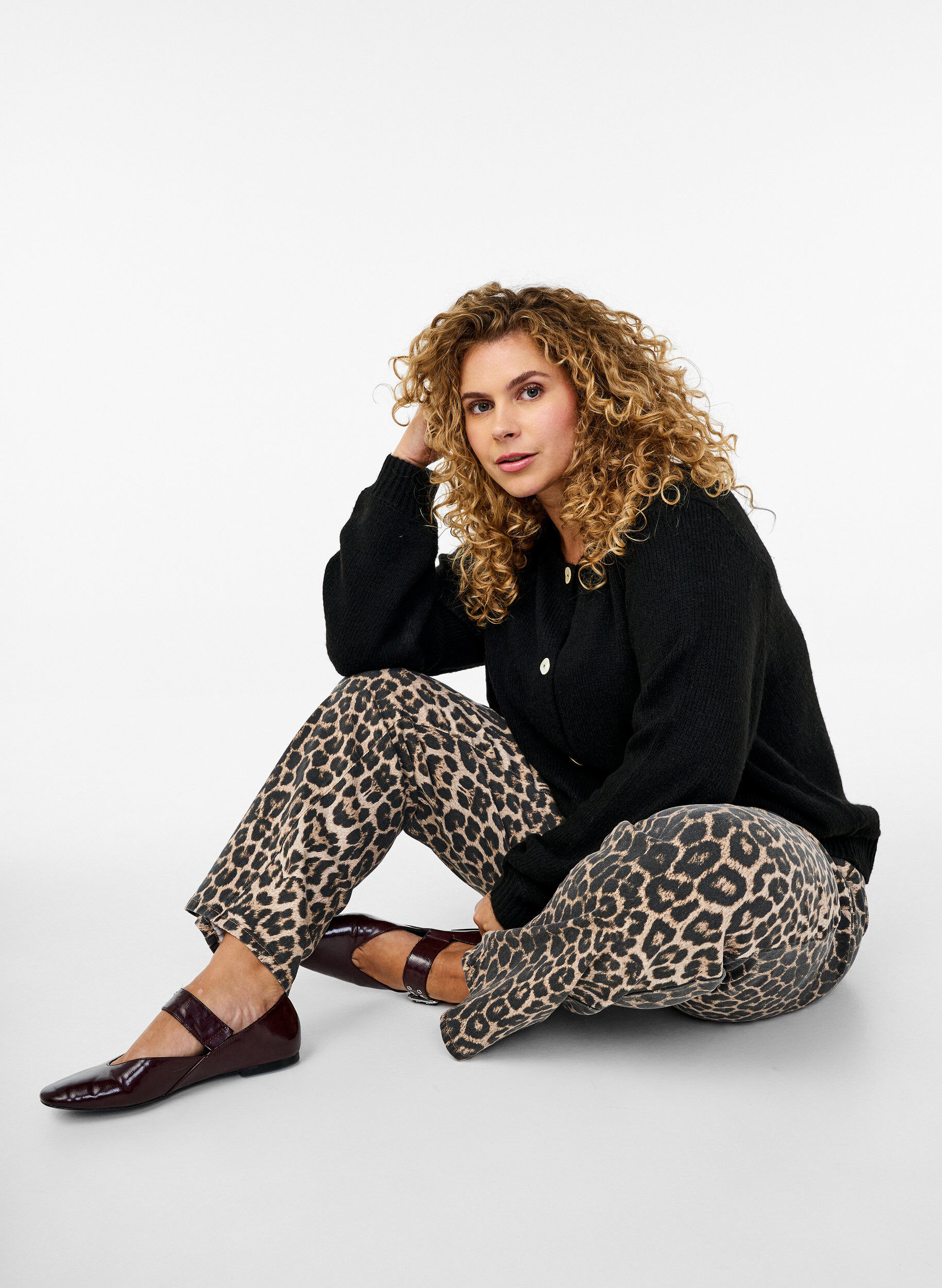 Zizzi Strickjacke mit Wolle und Kn&ouml;pfen, Black Solid, Image image number 0