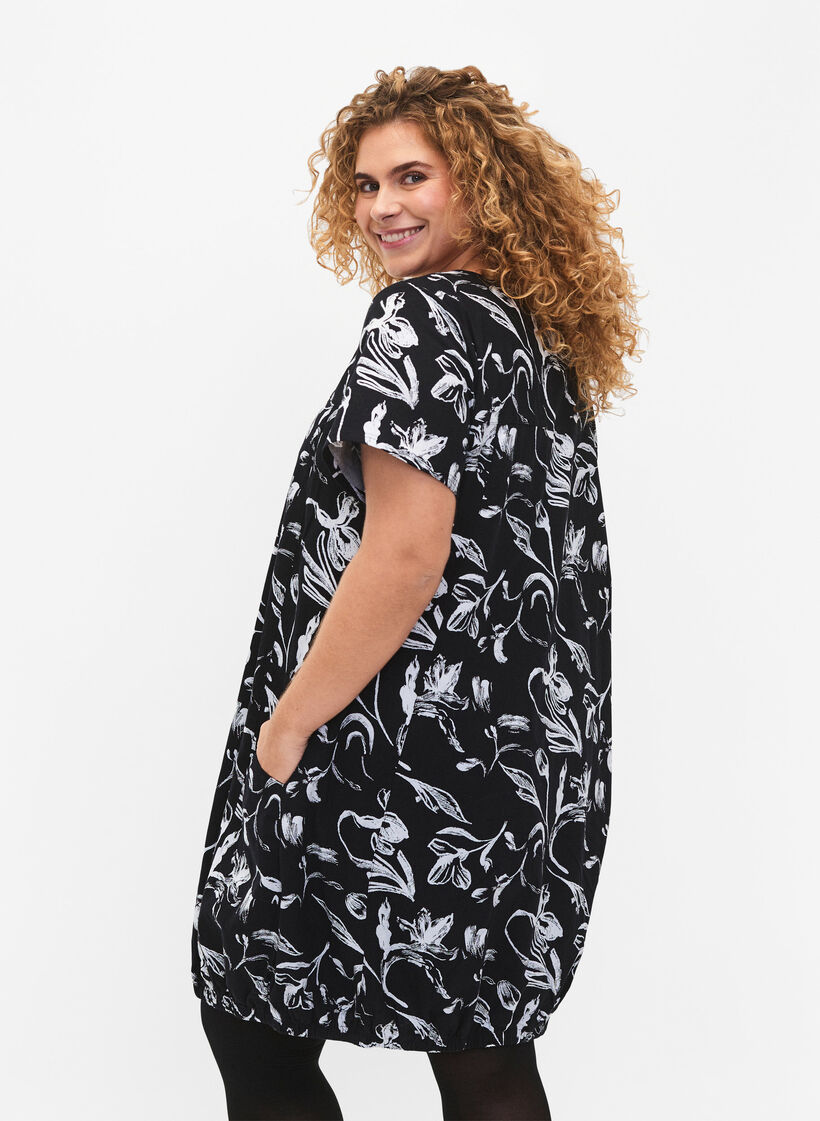 Kurzärmeliges, bedrucktes Baumwollkleid, , Model image number 2