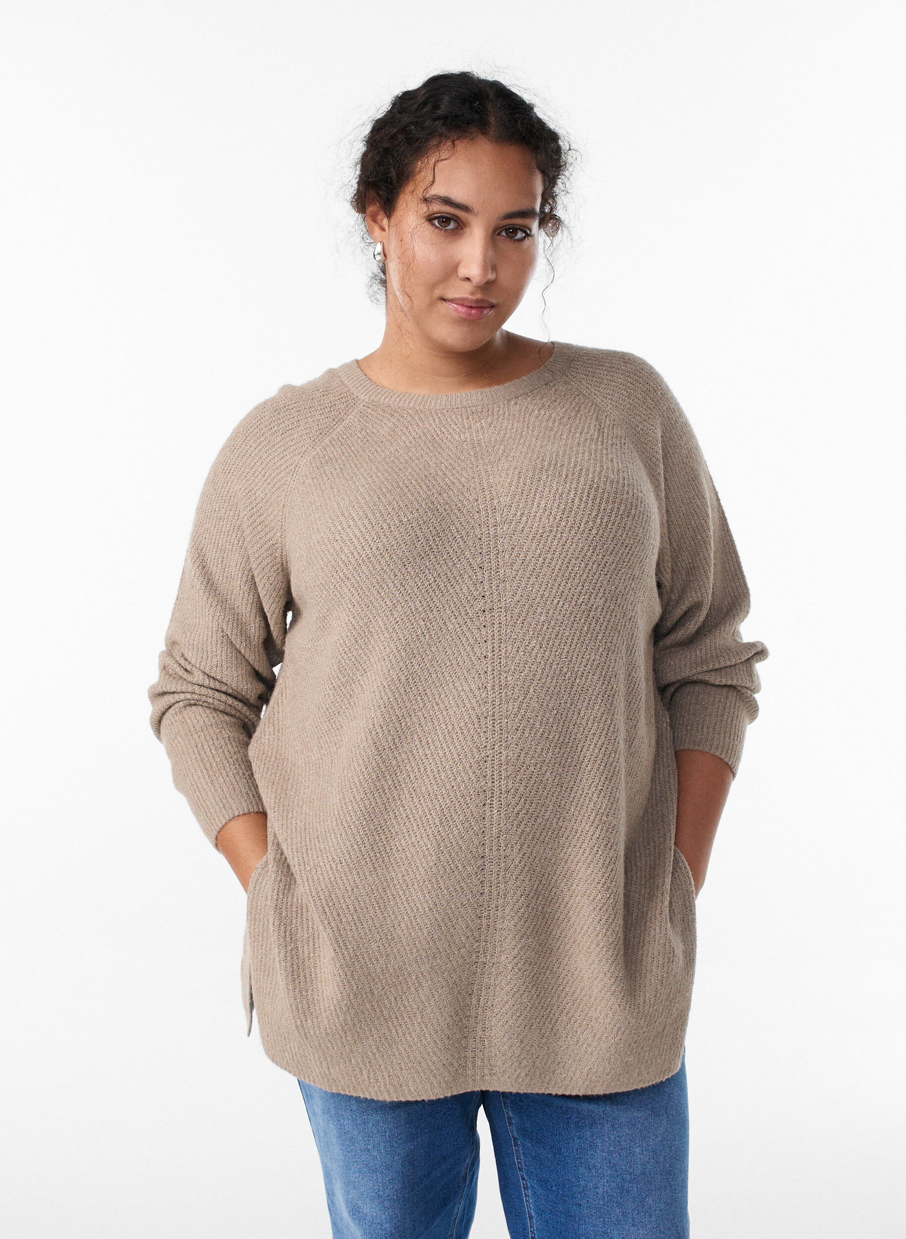 Strickpullover mit diagonalem Muster und Raglan&auml;rmeln, Beige, Model