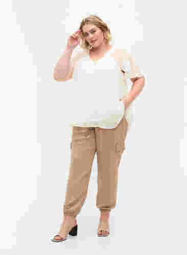 Einfarbige Bluse mit Fledermausärmeln und V-Ausschnitt, Warm Off-white, Model image number 2