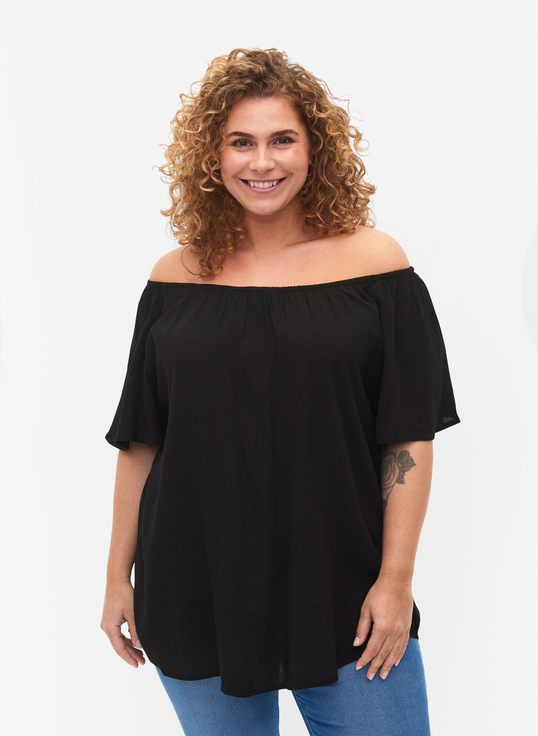 Zizzi Einfarbige Bluse aus Viskose mit kurzen &Auml;rmeln, Black, Model image number 0