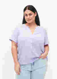 Kurzärmelige Bluse mit V-Ausschnitt, Lavender, Model