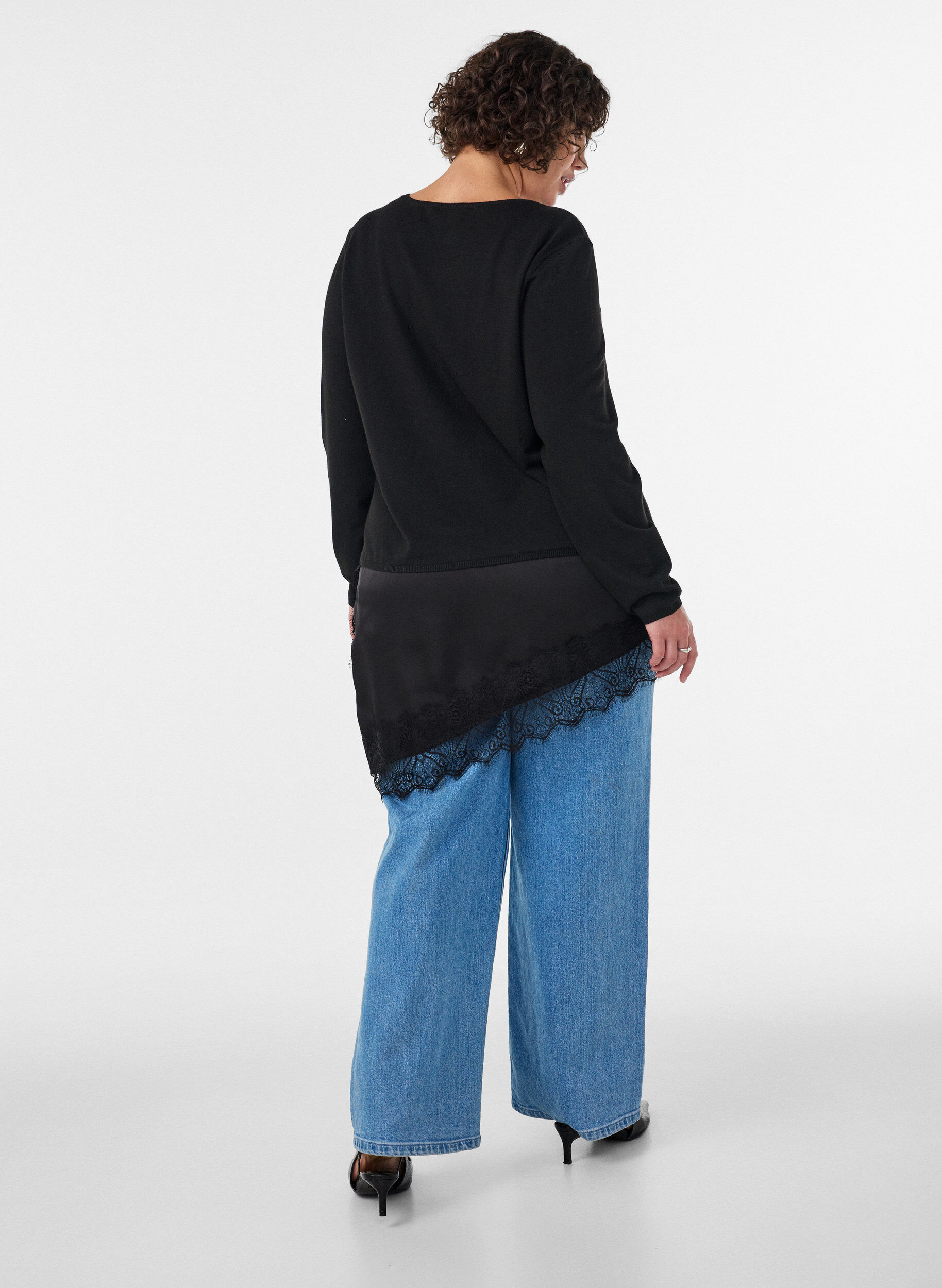ZizziStrickbluse mit Lageneffekt und Spitzenbesatz, Schwarz, Model image number 2