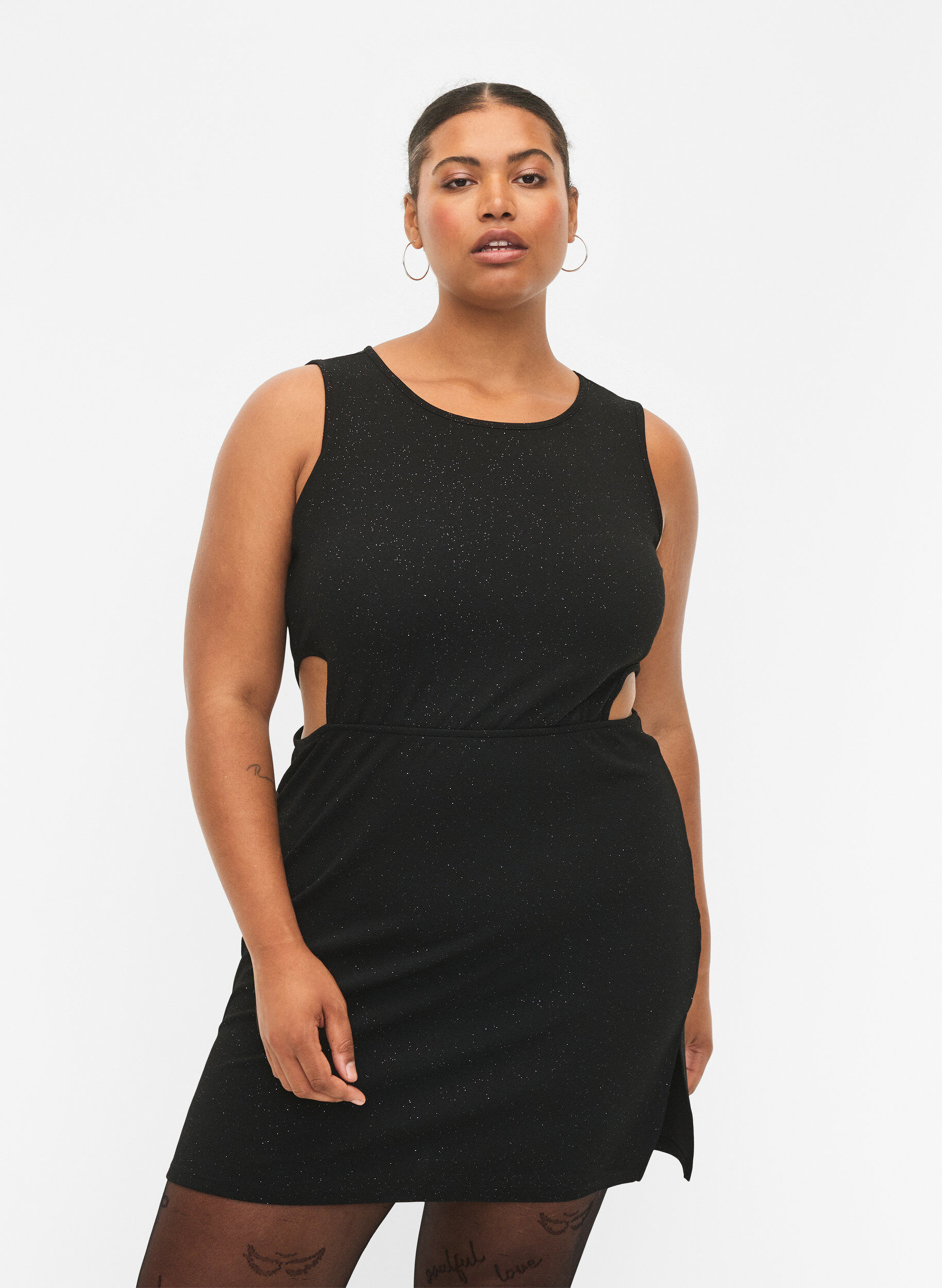 Zizzi &Auml;rmelloses Kleid mit ausgeschnittenem Teil, Black, Model image number 0