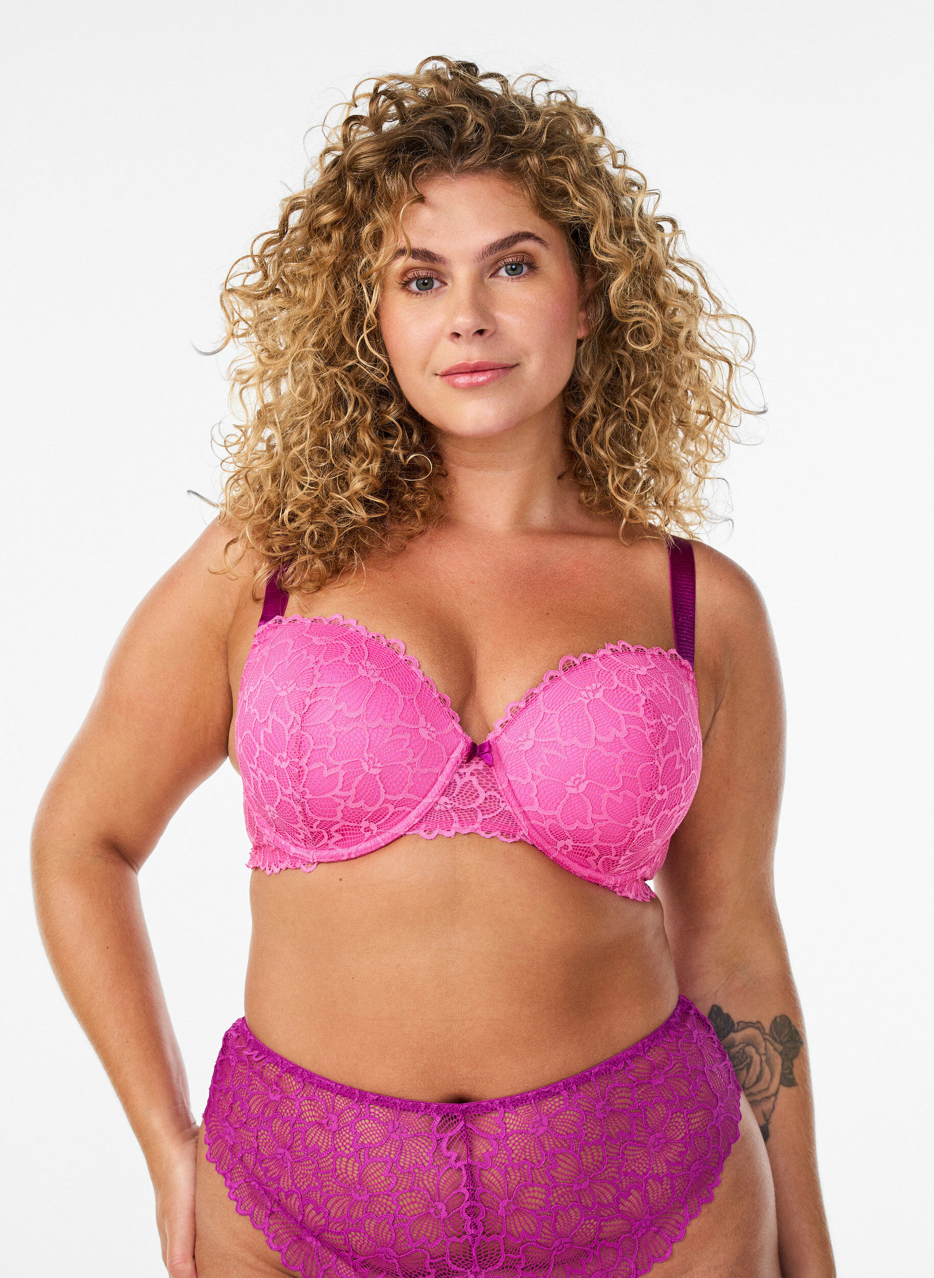 ZizziBH mit Spitze und vorgeformten Cups, Pink, Model image number 0