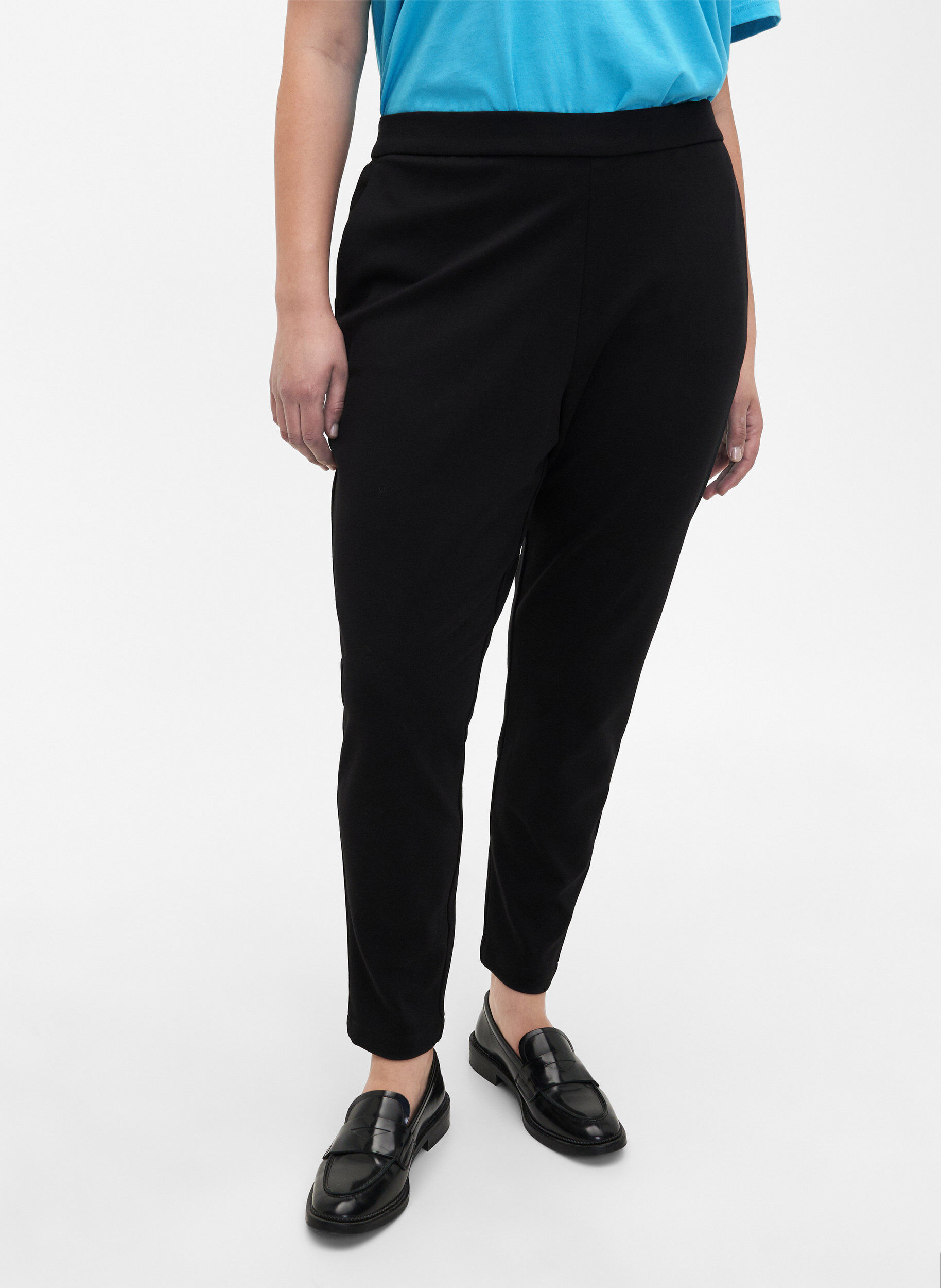 Zizzi Cropped-Hose mit Taschen, Schwarz, Model image number 3