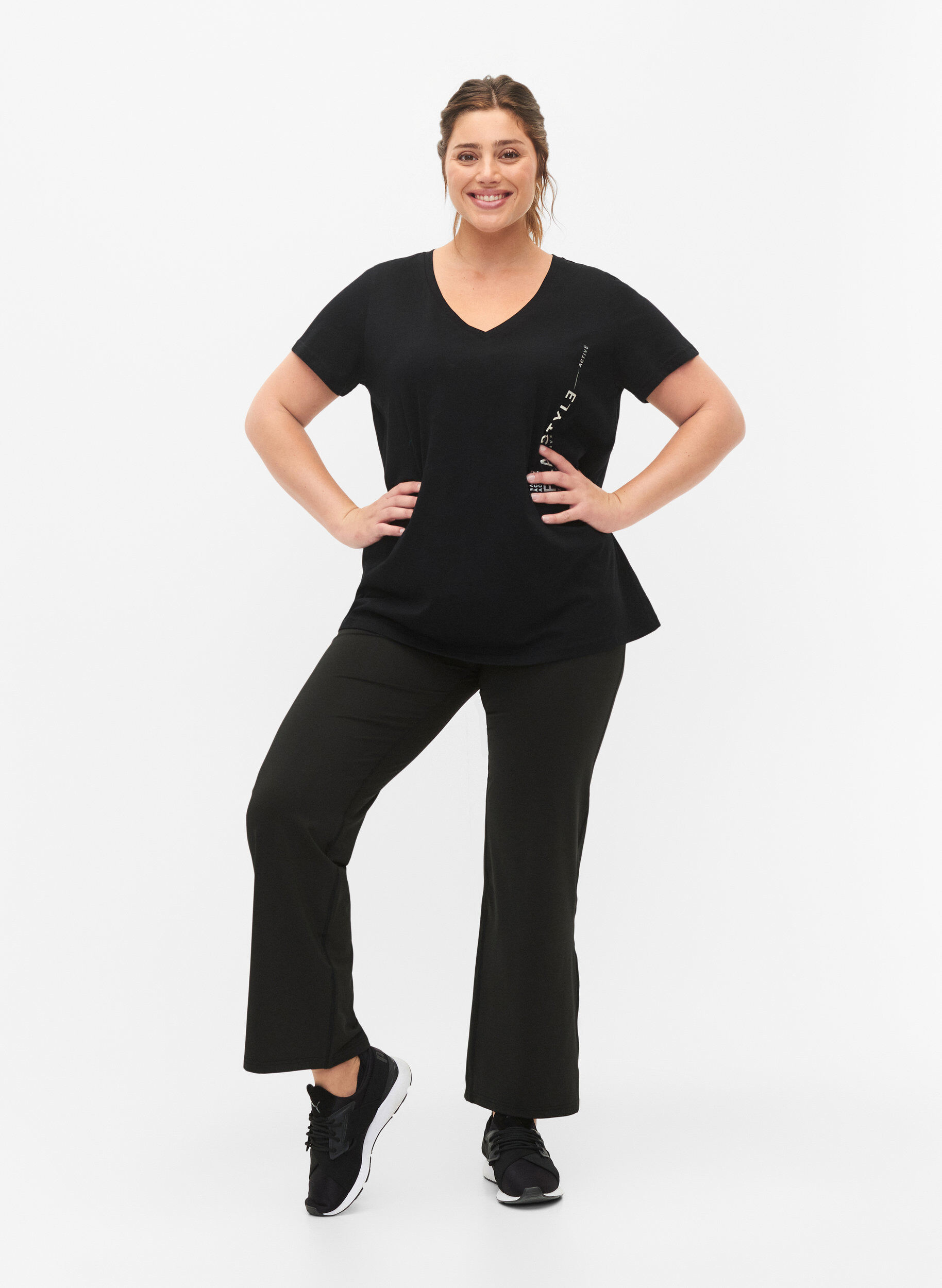 Zizzi Sport-T-Shirt aus Baumwolle mit Aufdruck, Black w. Playstyle, Model image number 2