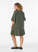 Kurzes Kleid mit lockerer Passform und R&uuml;schensaum, Gr&uuml;n, Model image number 2