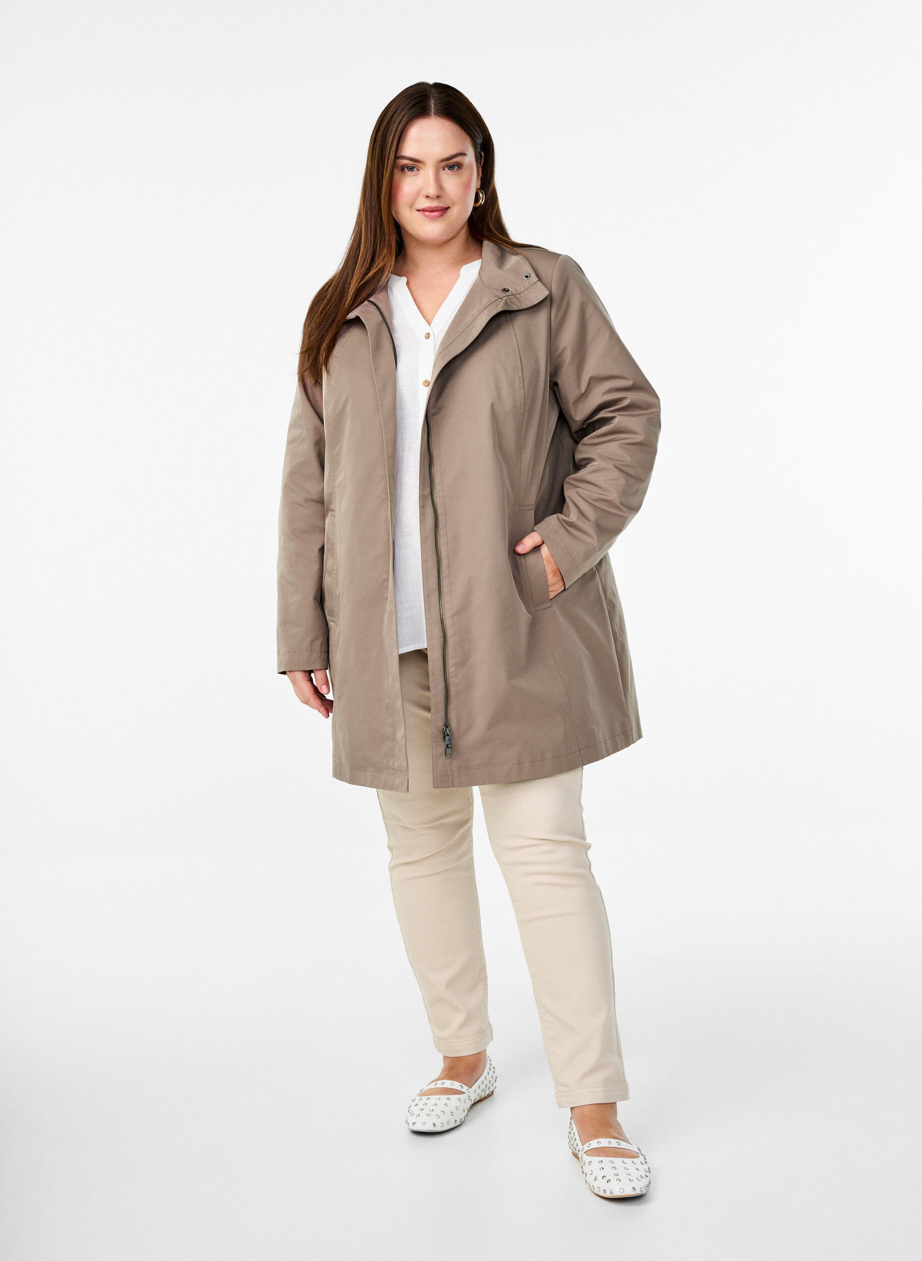 Zizzi Jacke mit Taschen und hohem Kragen, Braun, Model image number 1
