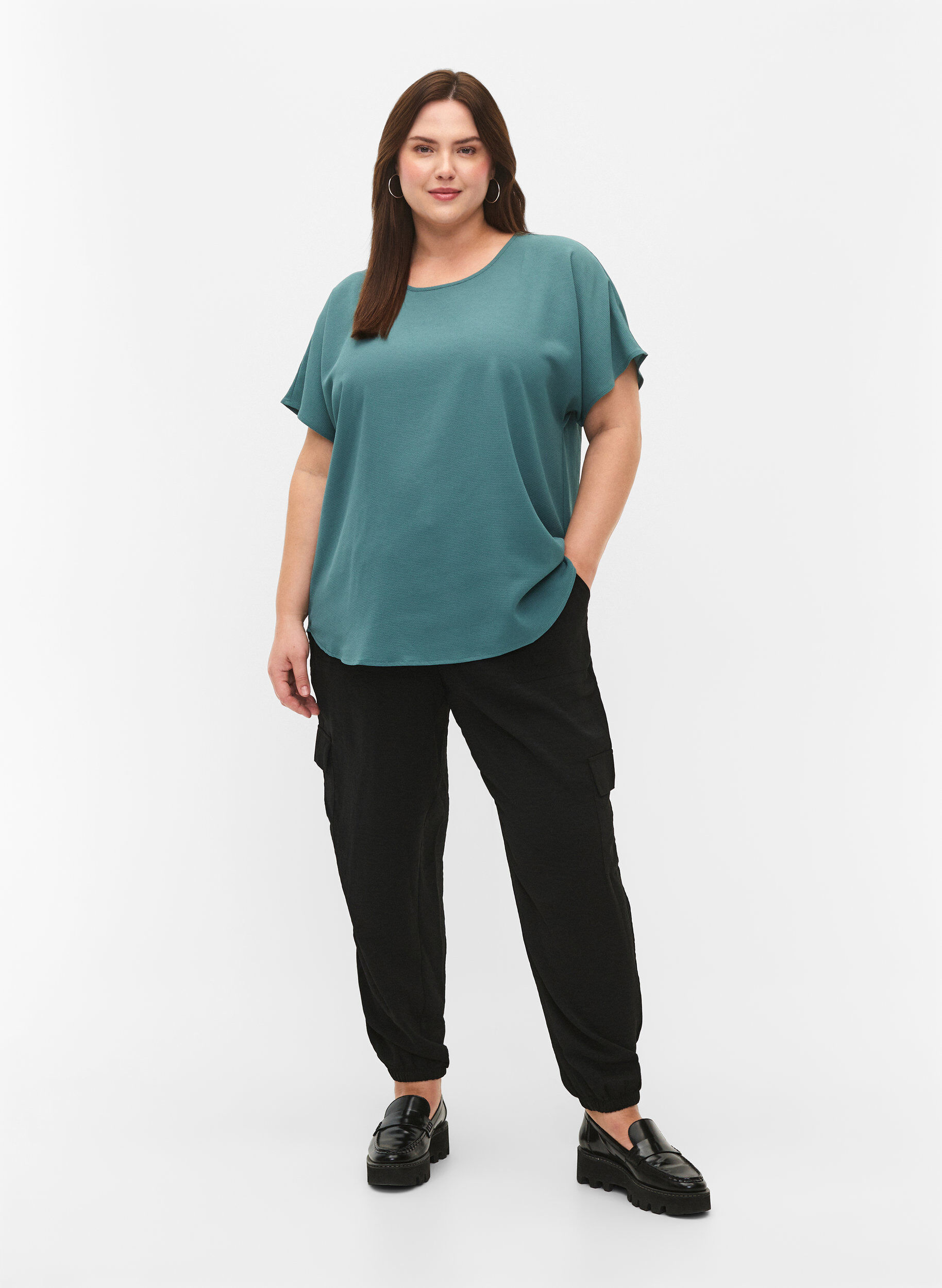 ZizziBluse mit kurzen &Auml;rmeln und Rundhalsausschnitt, Gr&uuml;n, Model image number 1