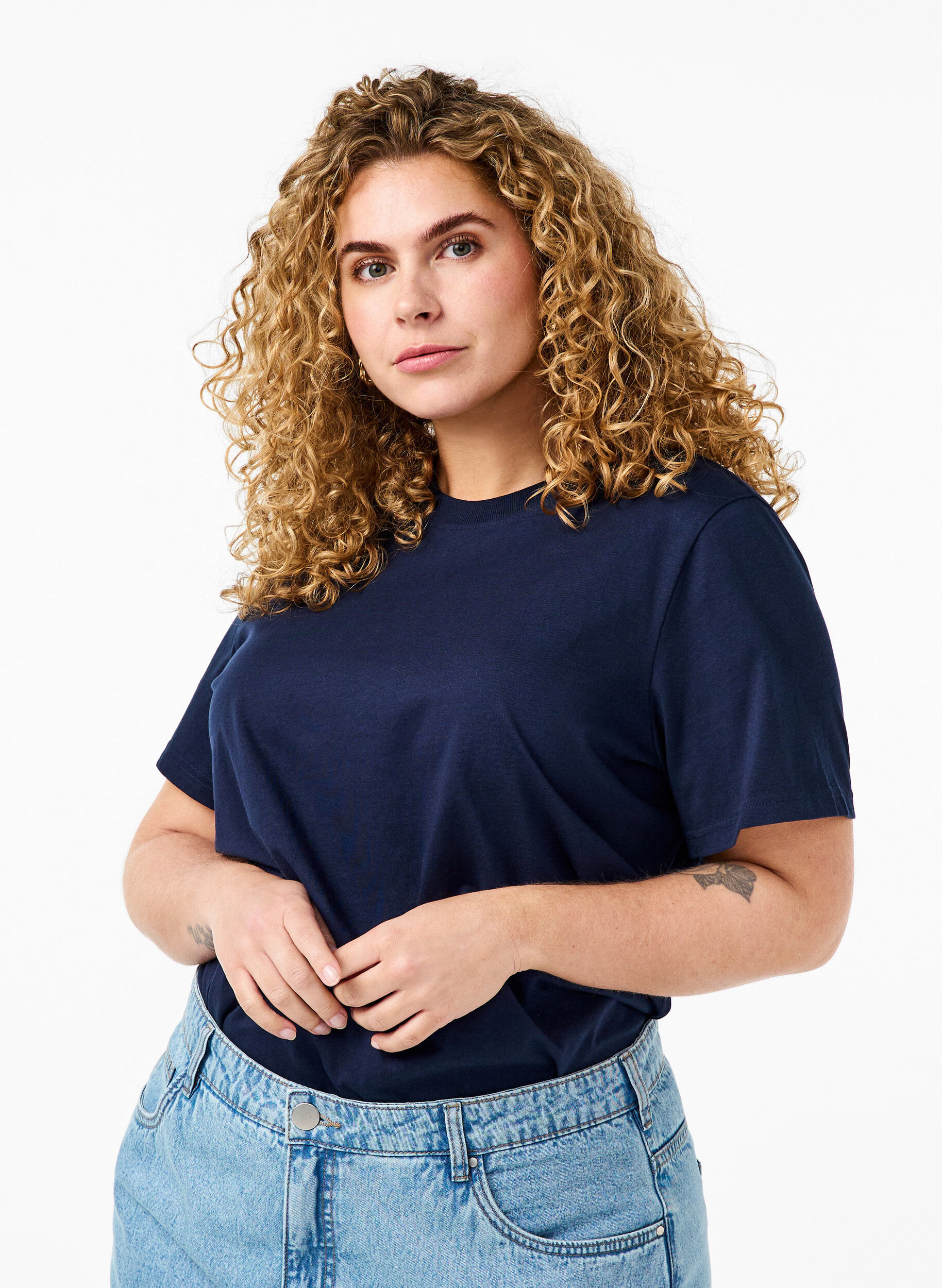 Zizzi Basic-T-Shirt aus Baumwolle mit Rundhalsausschnitt, Blau, Model image number 0