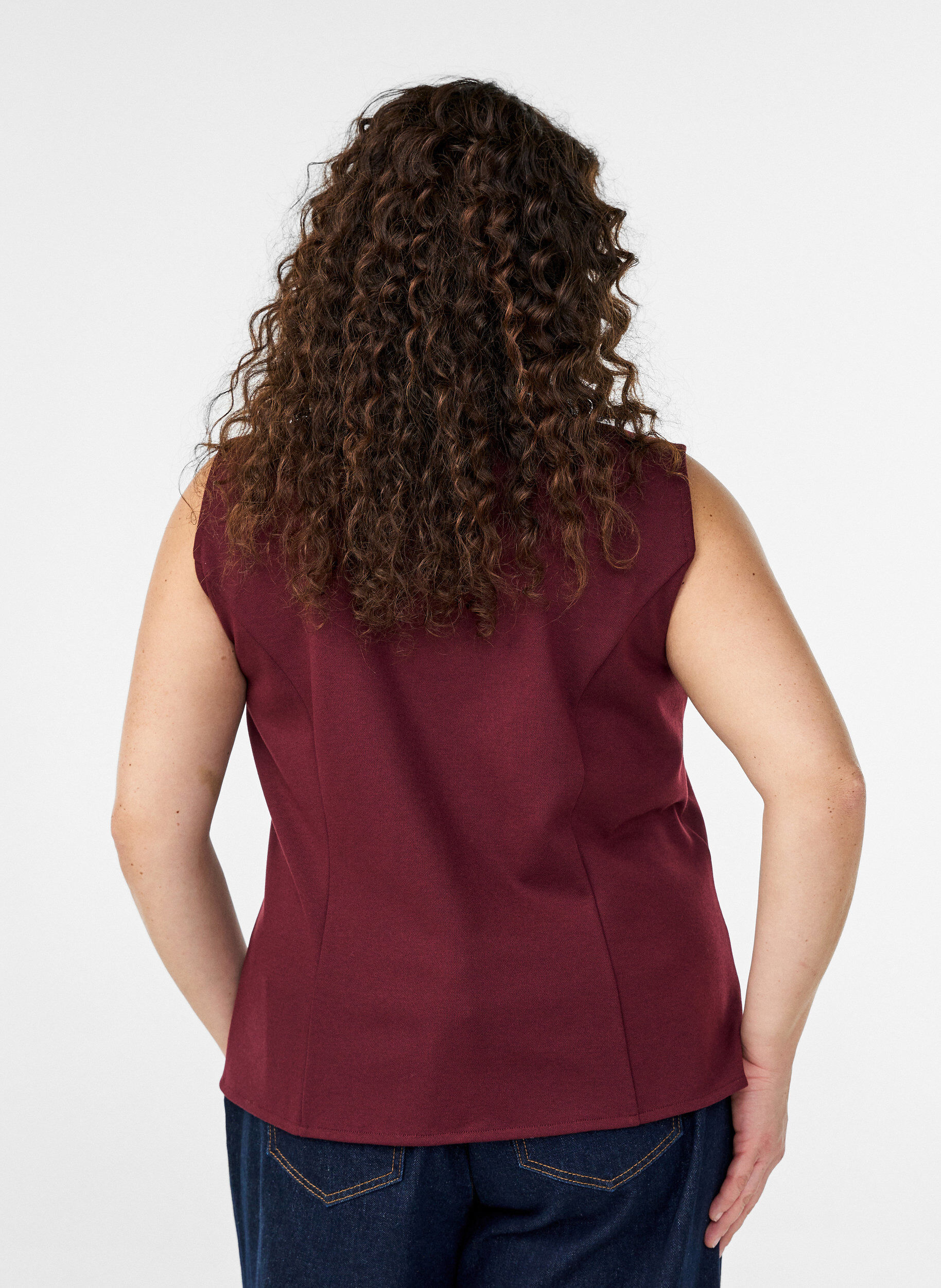 Zizzi &Auml;rmellose Bluse mit Zierkn&ouml;pfen, Rot, Model image number 2