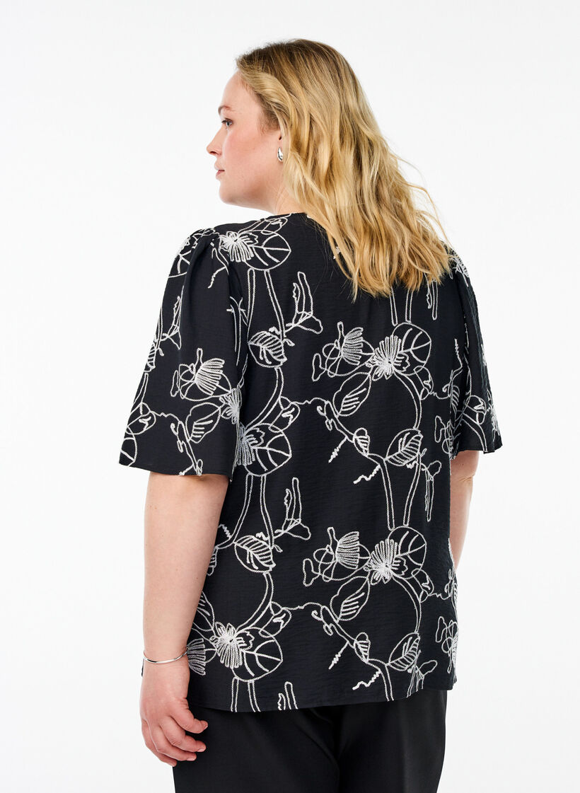 Kurz&auml;rmelige Bluse mit Stickmuster, Schwarz, Model image number 2