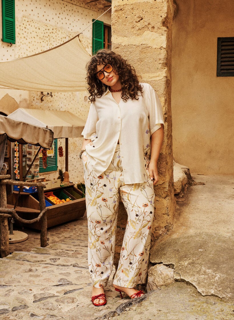 Hoch taillierte Hose aus Viskose mit Blumenmuster, Beige, Image image number 0