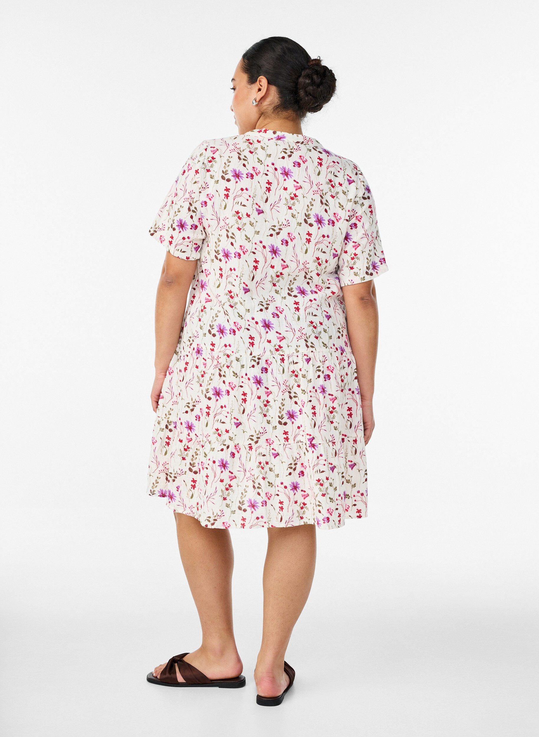 ZizziKurzes A-Linien-Kleid aus Baumwollmusselin, Beige, Model image number 2