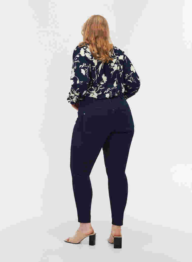 Extra slim Sanna Jeans mit regulärer Taille, Dark blue, Model image number 1