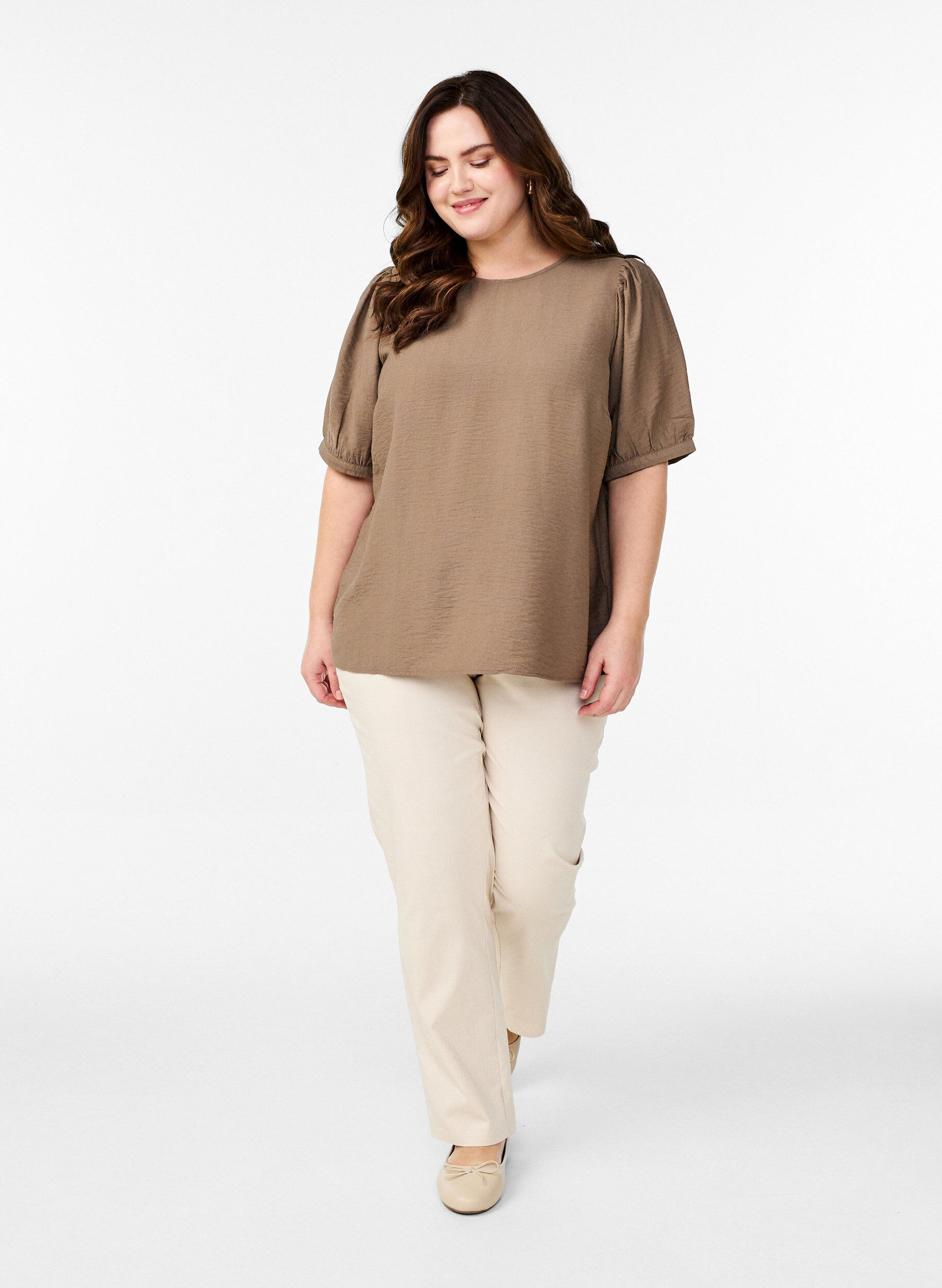 Zizzi Bluse aus Viskose mit halben &Auml;rmeln, Braun, Model image number 1