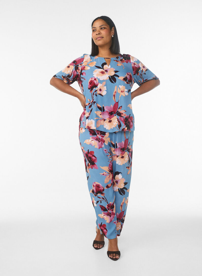 Kurz&auml;rmelige Bluse aus Viskose mit Print, Blau, Model image number 1