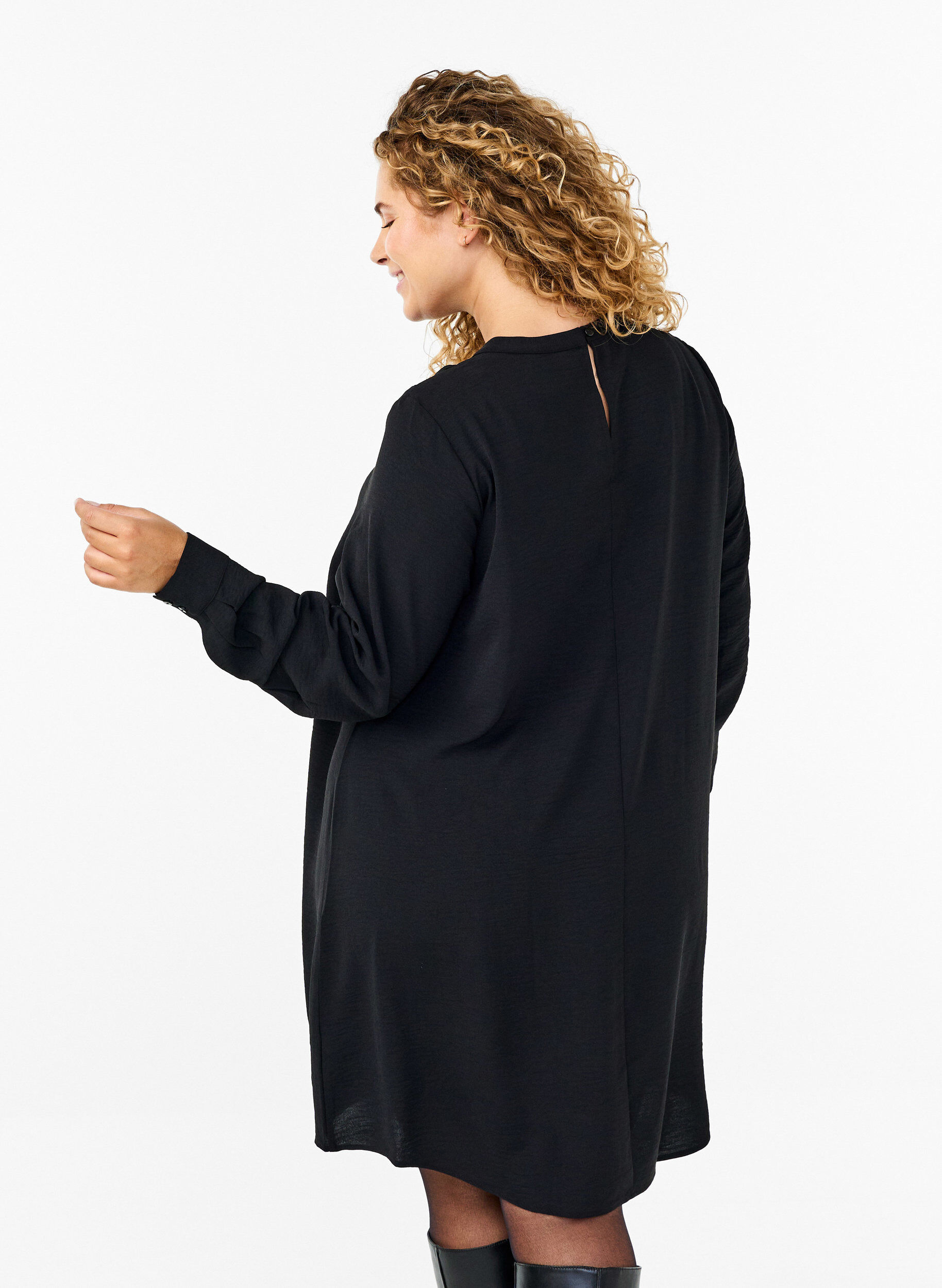 Zizzi Kurzes Kleid mit Spitzendetails, Black, Model image number 1