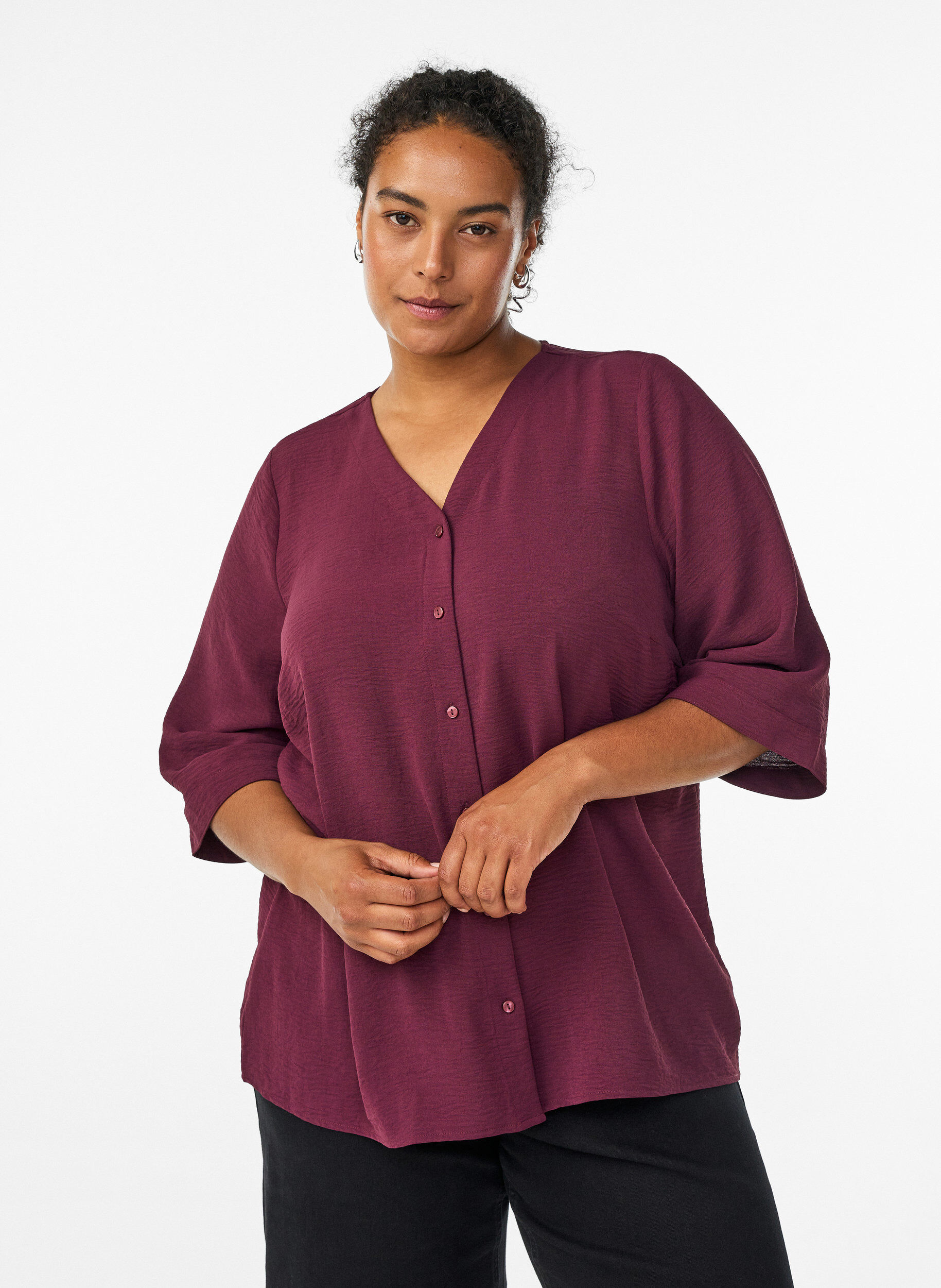 Zizzi FLASH &ndash; Bluse mit V-Ausschnitt und 3/4-&Auml;rmeln, Dunkles Bordeaux, Model image number 0