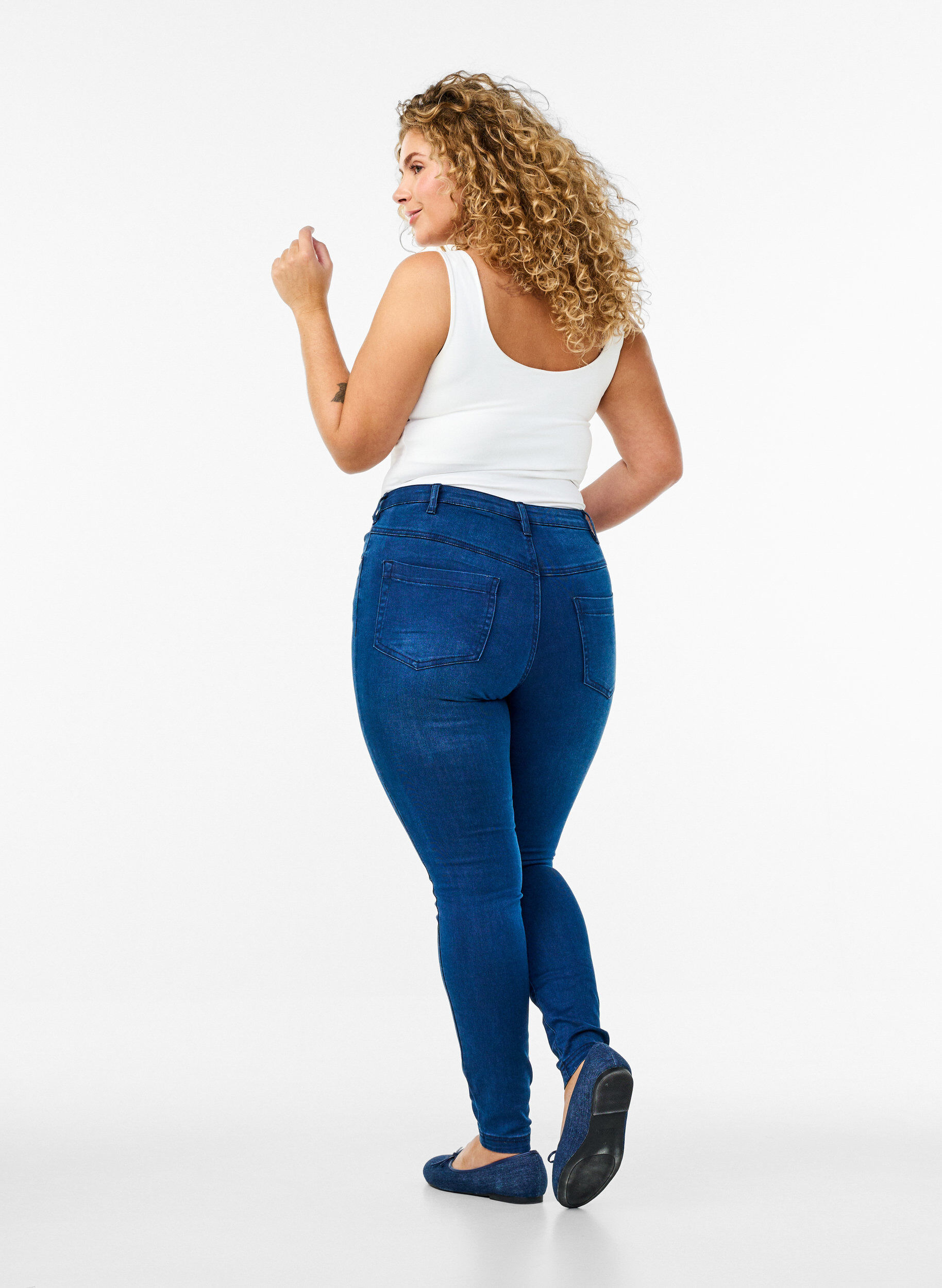 Zizzi Extra schmale Amy Jeans mit hoher Taille, Blue Denim, Model image number 1