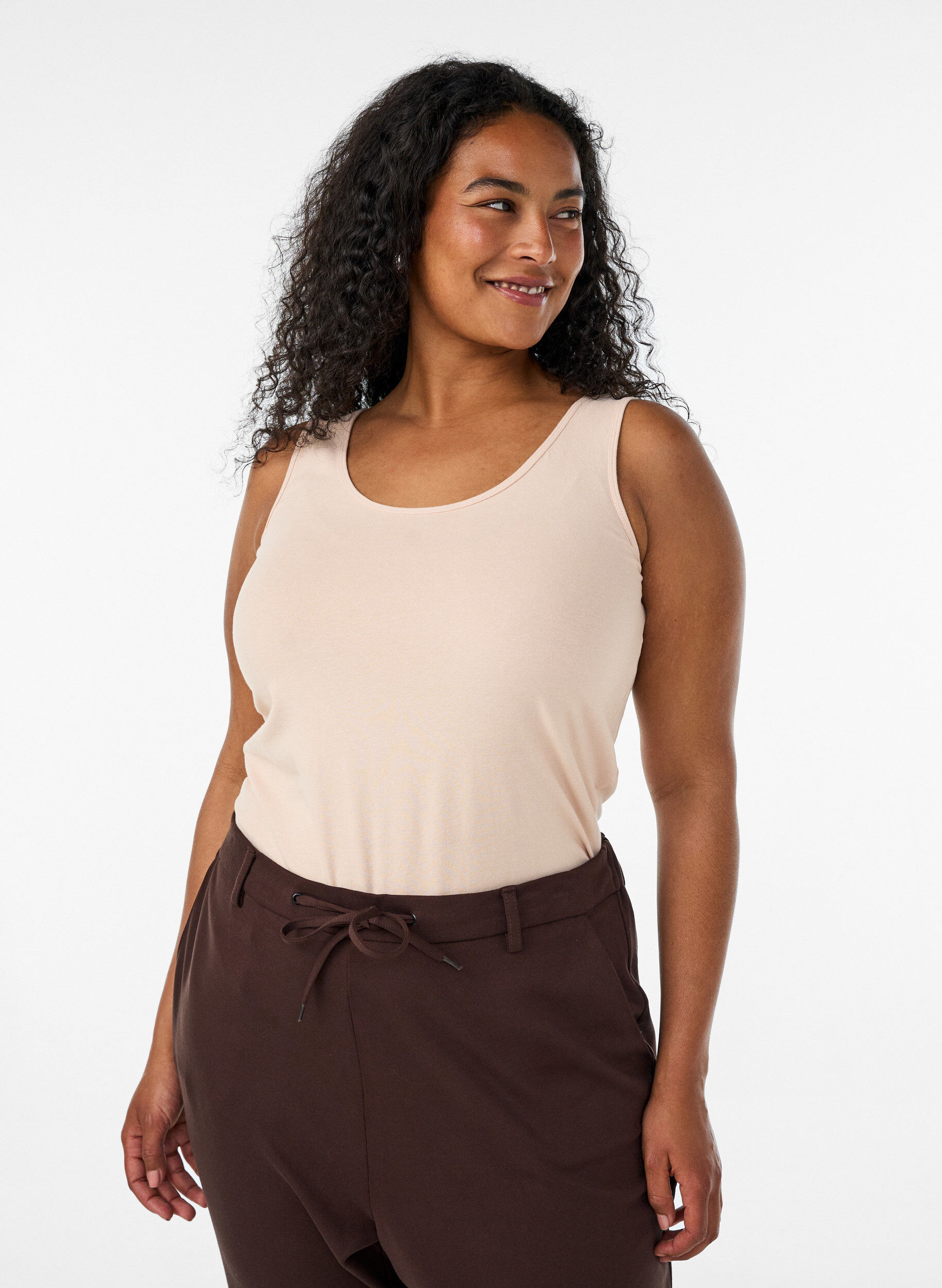 Einfarbiges Basic Top aus Baumwolle, Beige, Model