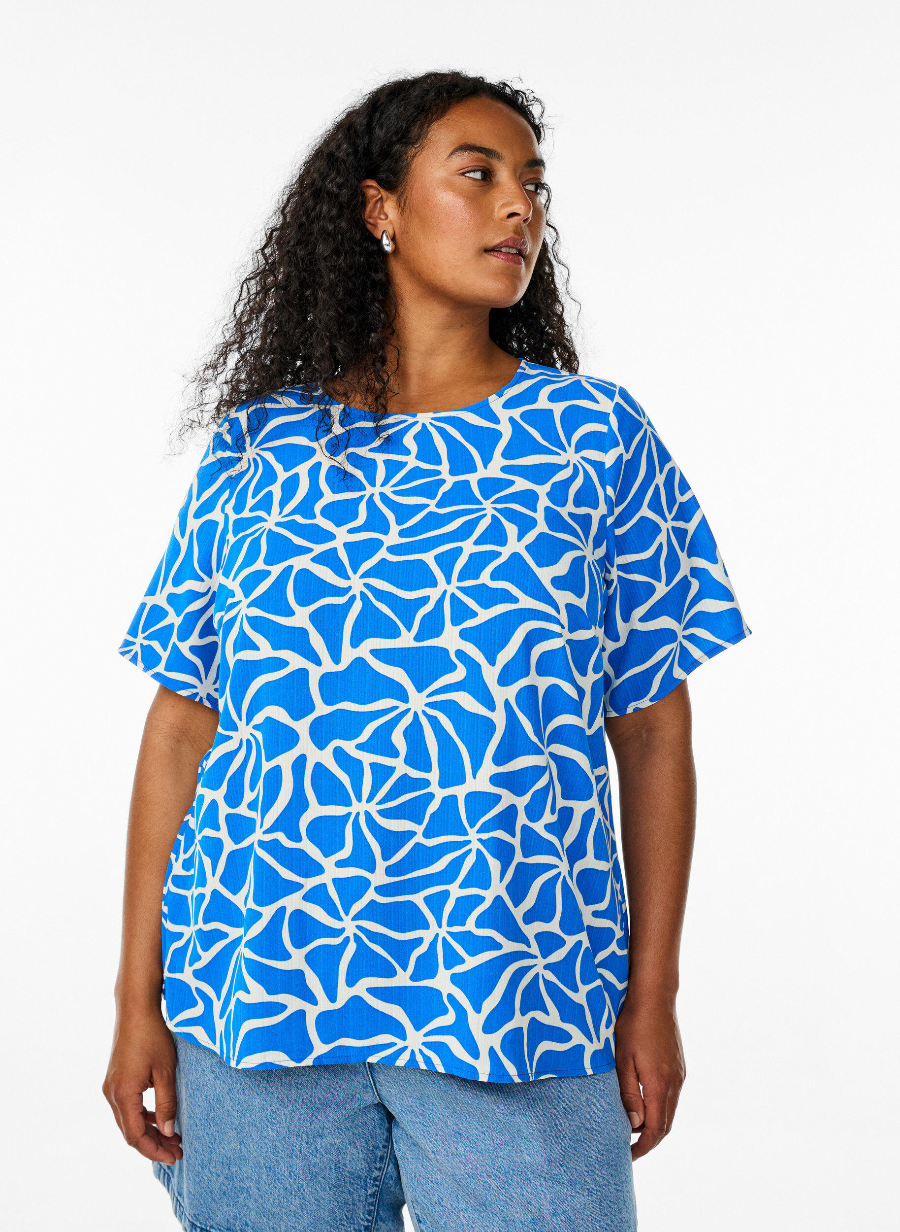 Kurz&auml;rmelige Bluse mit Rundhalsausschnitt, Blau, Model