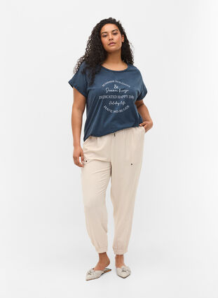T-Shirt aus Bio-Baumwolle mit Aufdruck, NavyBlazer Acid Bird, Model image number 2