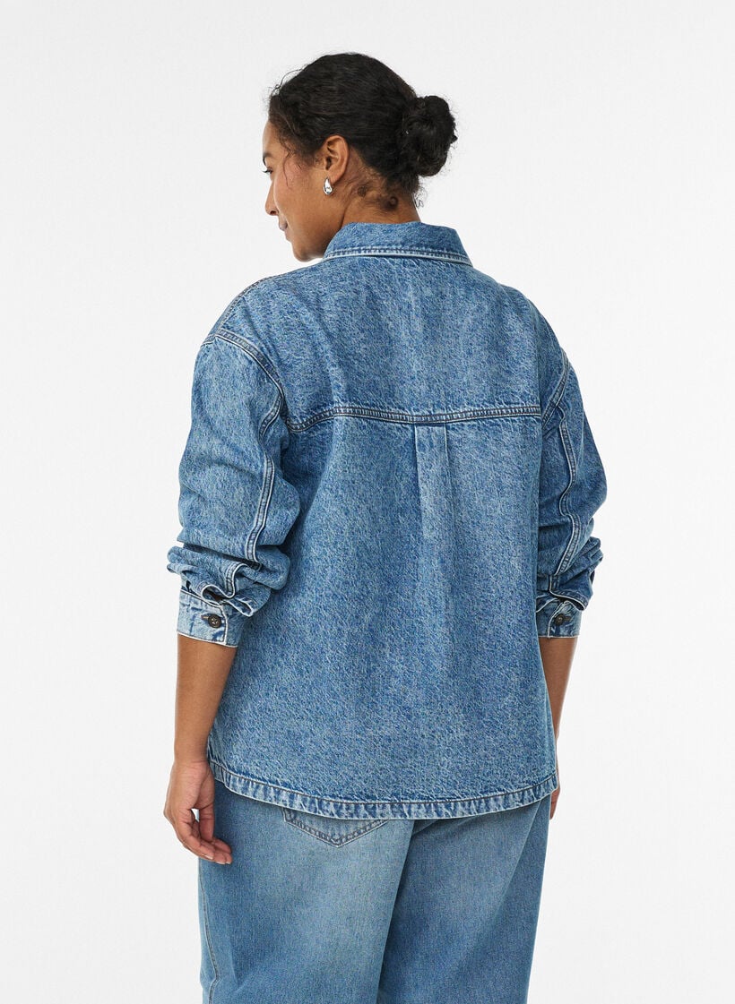 Denim-Hemd mit halber Knopfleiste und Brusttaschen, Blau, Model