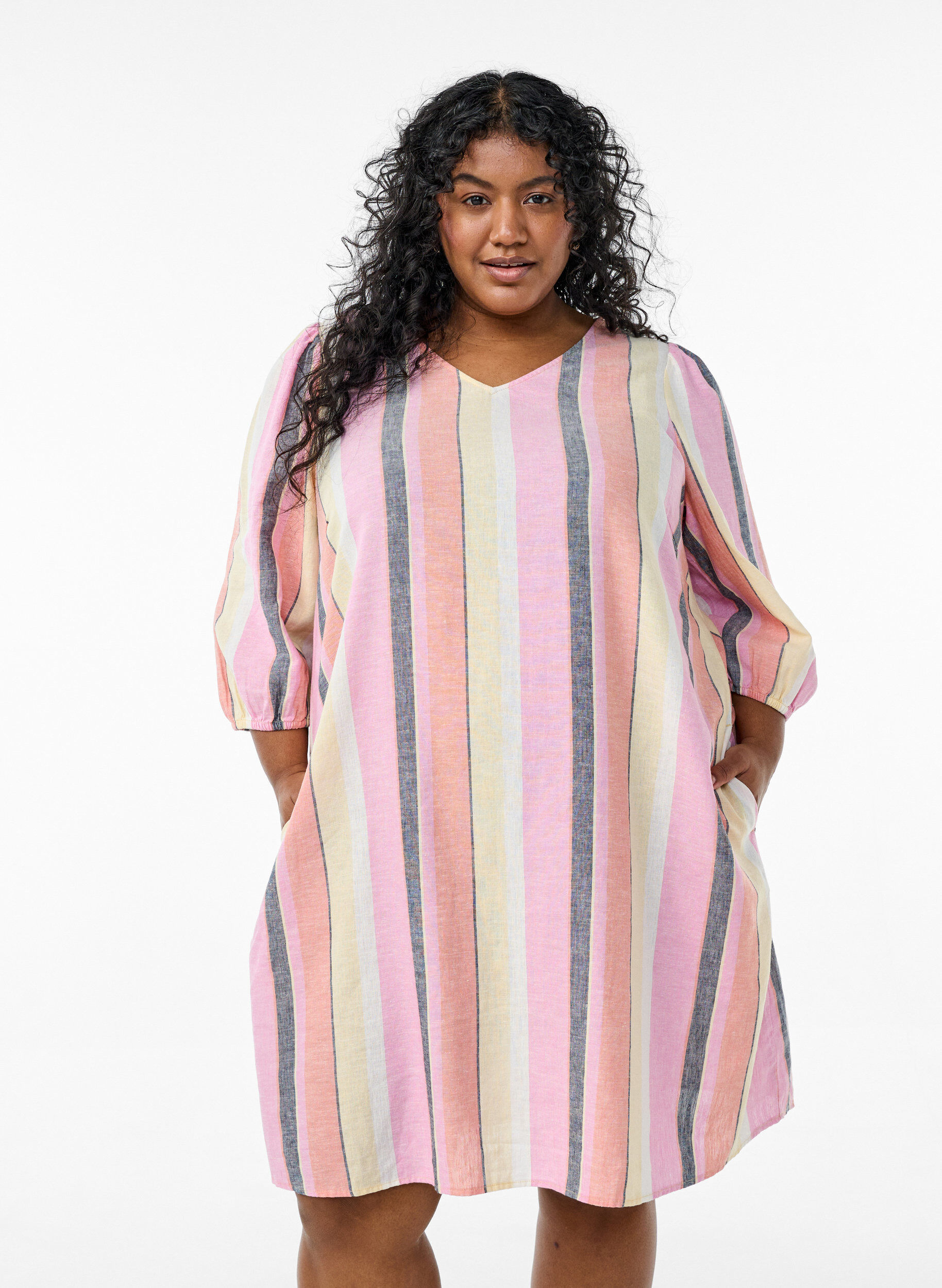 Kleid aus Leinen und Viskose mit 3/4-&Auml;rmeln, Gelb, Model